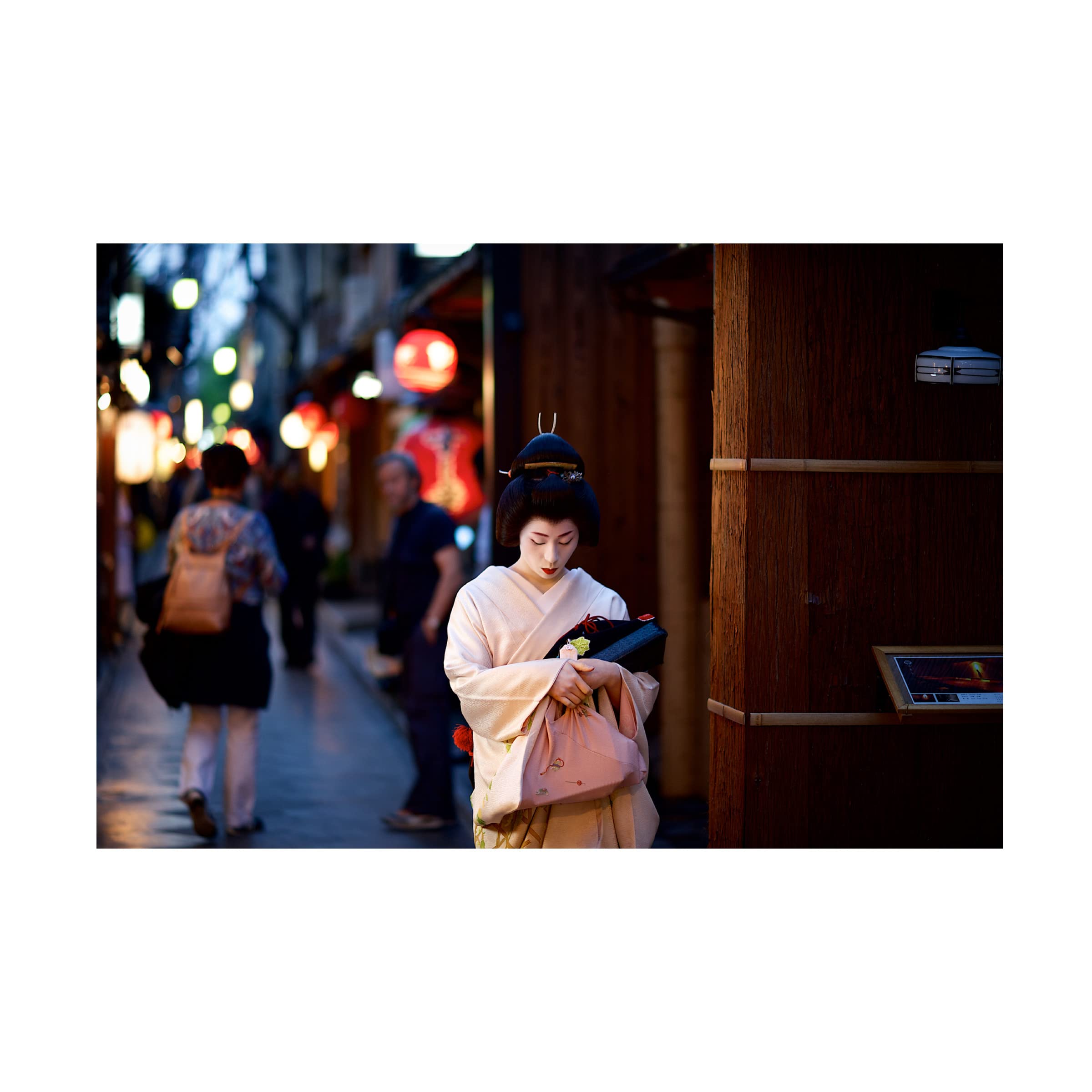 Trademark Fine Art 'Geiko' Canvas Wall Art Print by Rui Caria - Japanese Inspired Home Decor for Living Room, Bedroom & Office