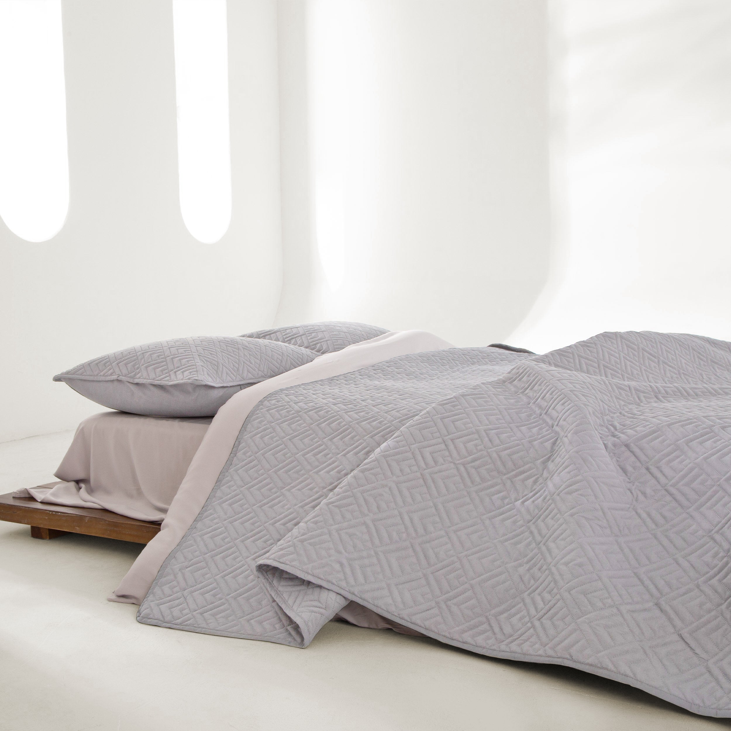 FURRFREE Quilt Set - Pet Hair Repellent Bedding for Dogs & Cats | Hypoallergenic & Easy Clean | Perfect for Pet Owners & Allergy Sufferers | Cozy Home Decor for Bedroom & Living Room