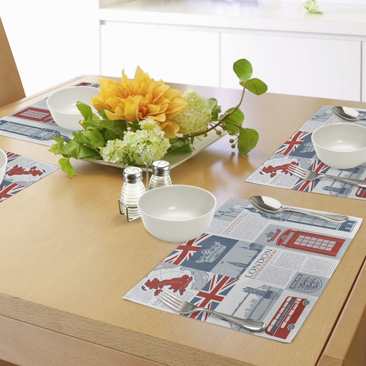 Ambesonne Set of 4 Phone Booth Themed Placemats - London UK Landmarks & Flags Design, Washable Fabric Table Mats for Dining Room & Kitchen Decor in Slate Brown, Vermilion, Pale Blue Grey | Perfect for British-Themed Parties, Tea Time & Home Decor