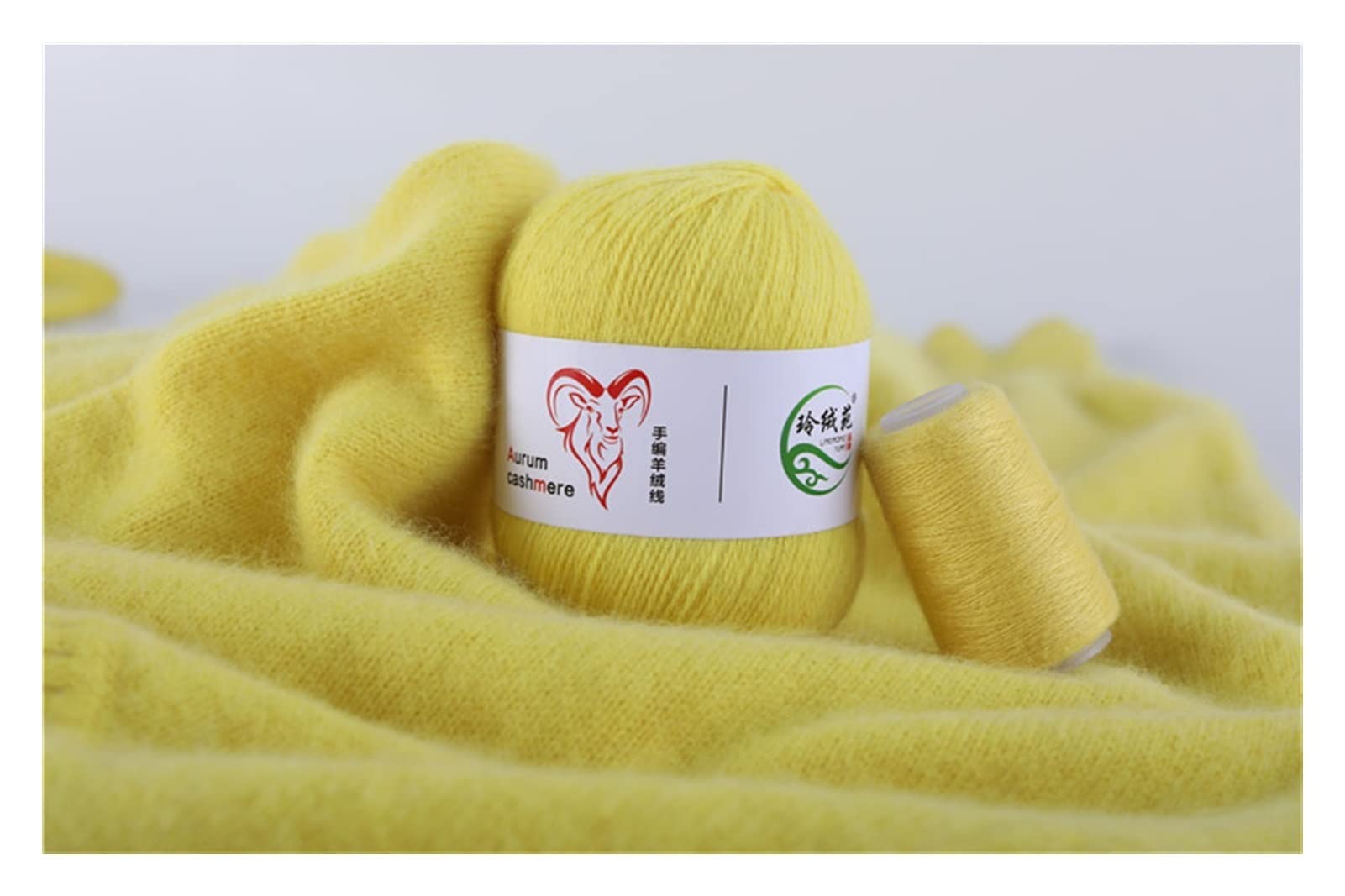 Chunky Cashmere Yarn 70g (50g+20g) - Ultra Soft Plush Hand-Knitted Wool for Scarf, Coat & DIY Crochet - Anti-Pilling Knitting Thread for Winter Accessories (Gold) - Perfect for Cozy Blankets, Hats & Home Decor Projects