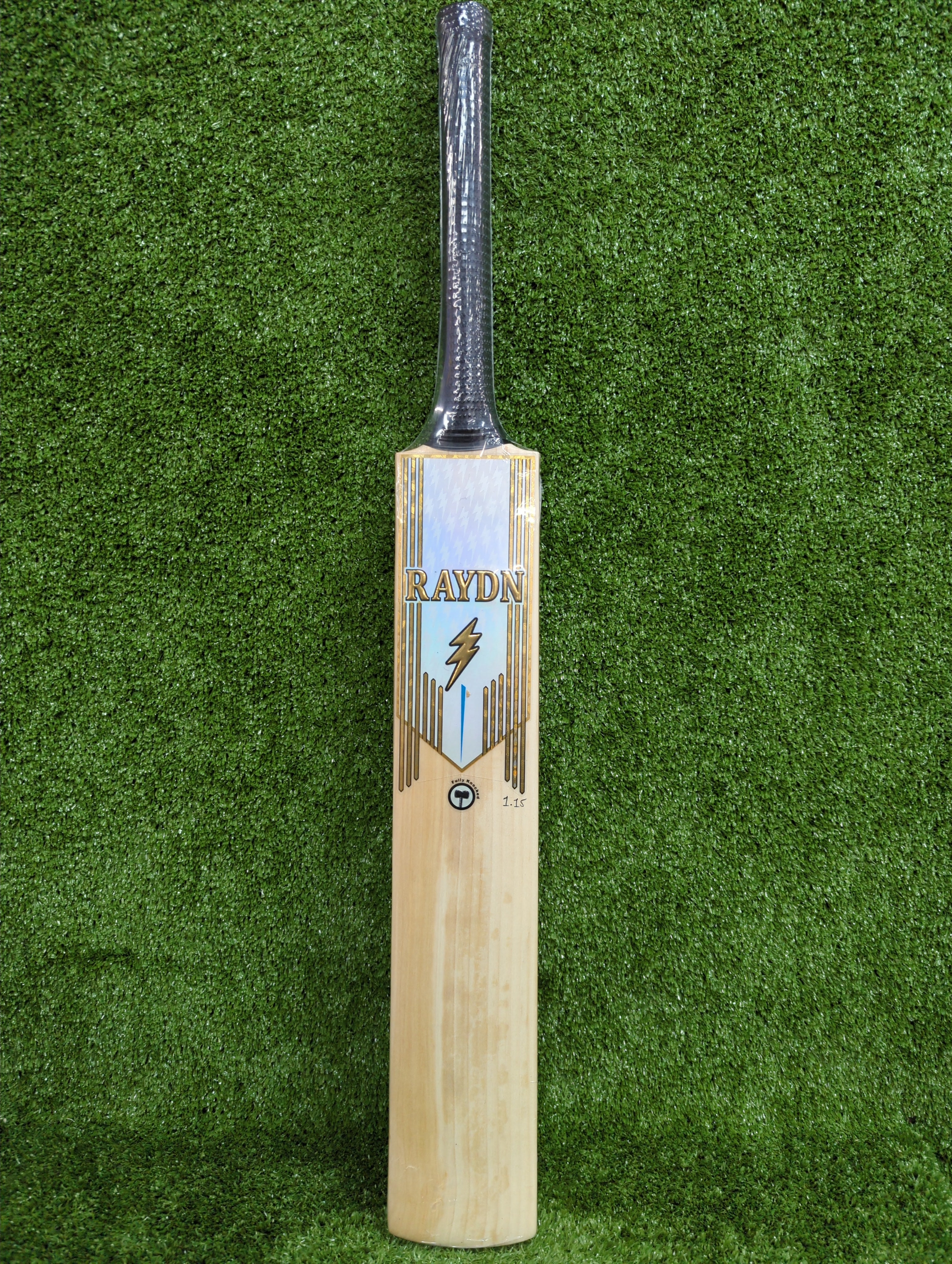 Premium English Willow Cricket Bat for Juniors & Youth - Lightweight & Durable for Training & Matches - Perfect for School, Club, and Competitive Play