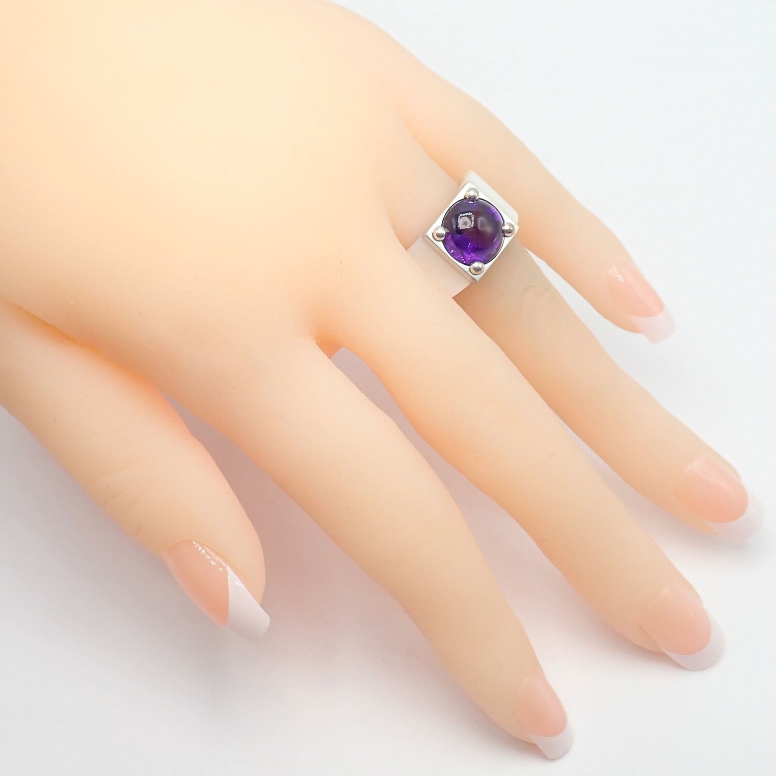 Authentic Van Cleef & Arpels 18k White Gold Amethyst Mother of Pearl Ring - Luxury Vintage Jewelry for Women, Perfect for Weddings, Anniversaries & Special Occasions