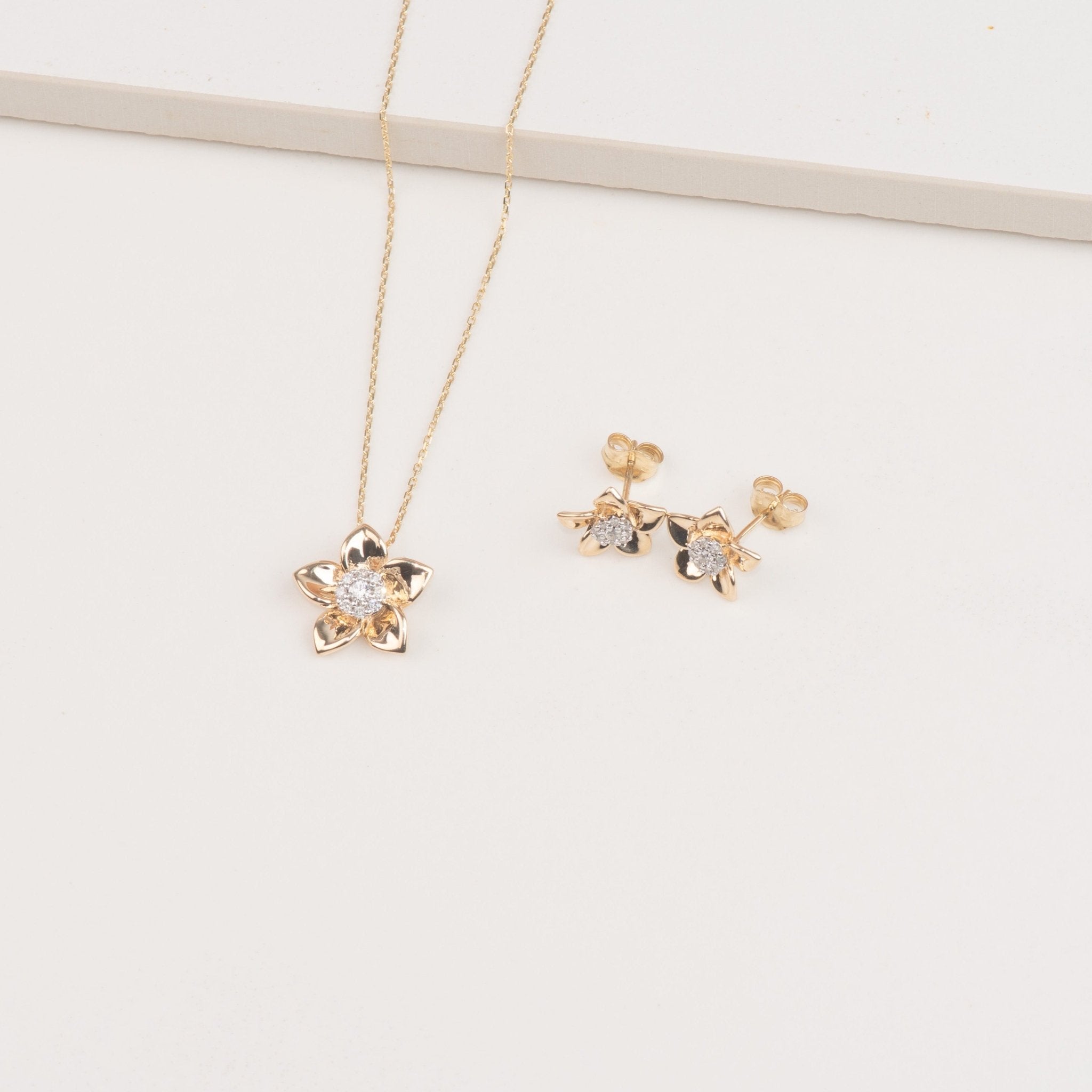 10K Yellow Gold Diamond Pave Flower Pendant Necklace - Elegant Floral Jewelry for Women, Perfect Gift for Anniversary, Birthday and Valentine's Day