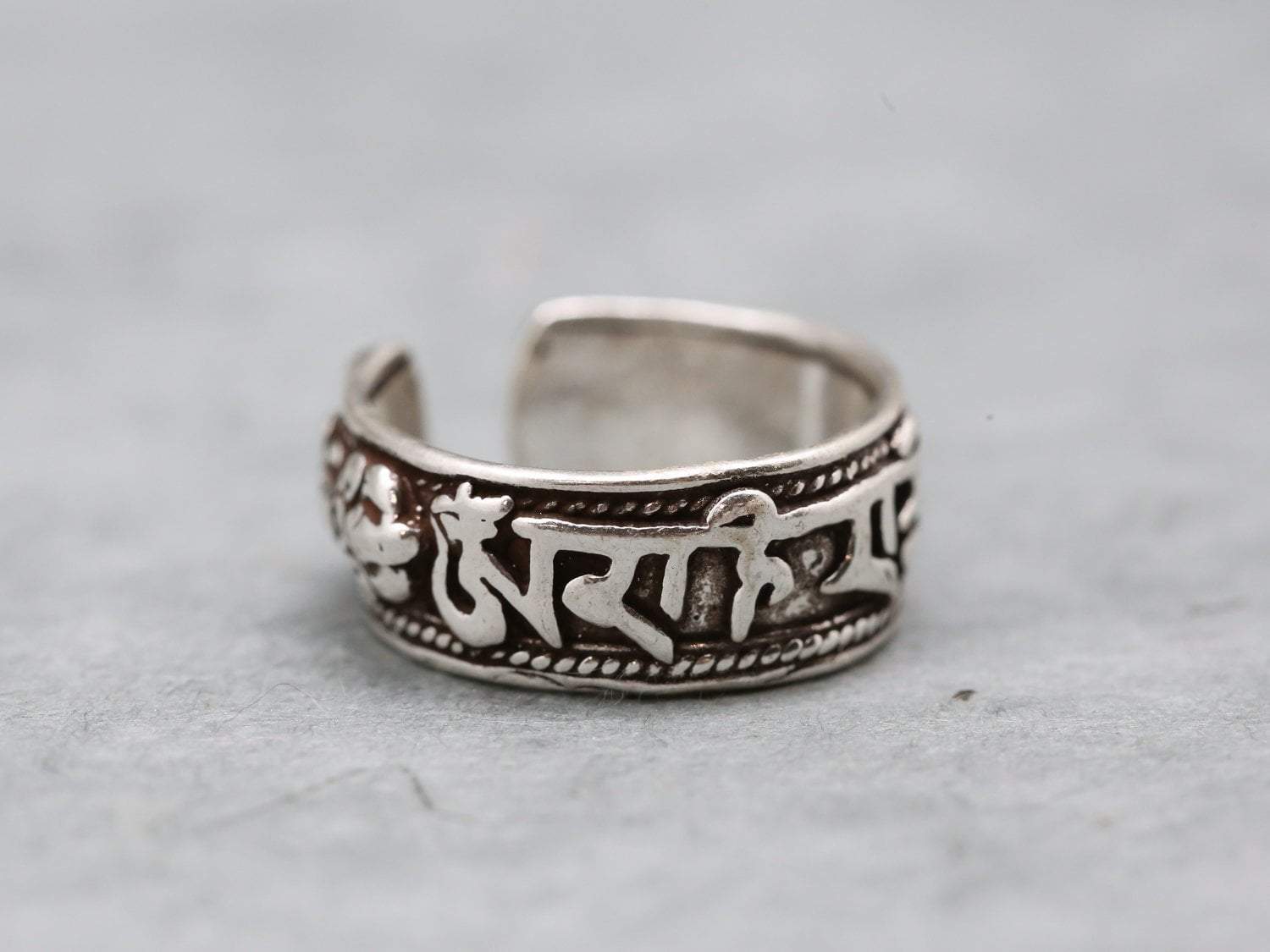 Adjustable Om Mani Ring - Tibetan Buddhist Meditation Jewelry for Men & Women - Perfect for Yoga, Meditation & Spiritual Healing