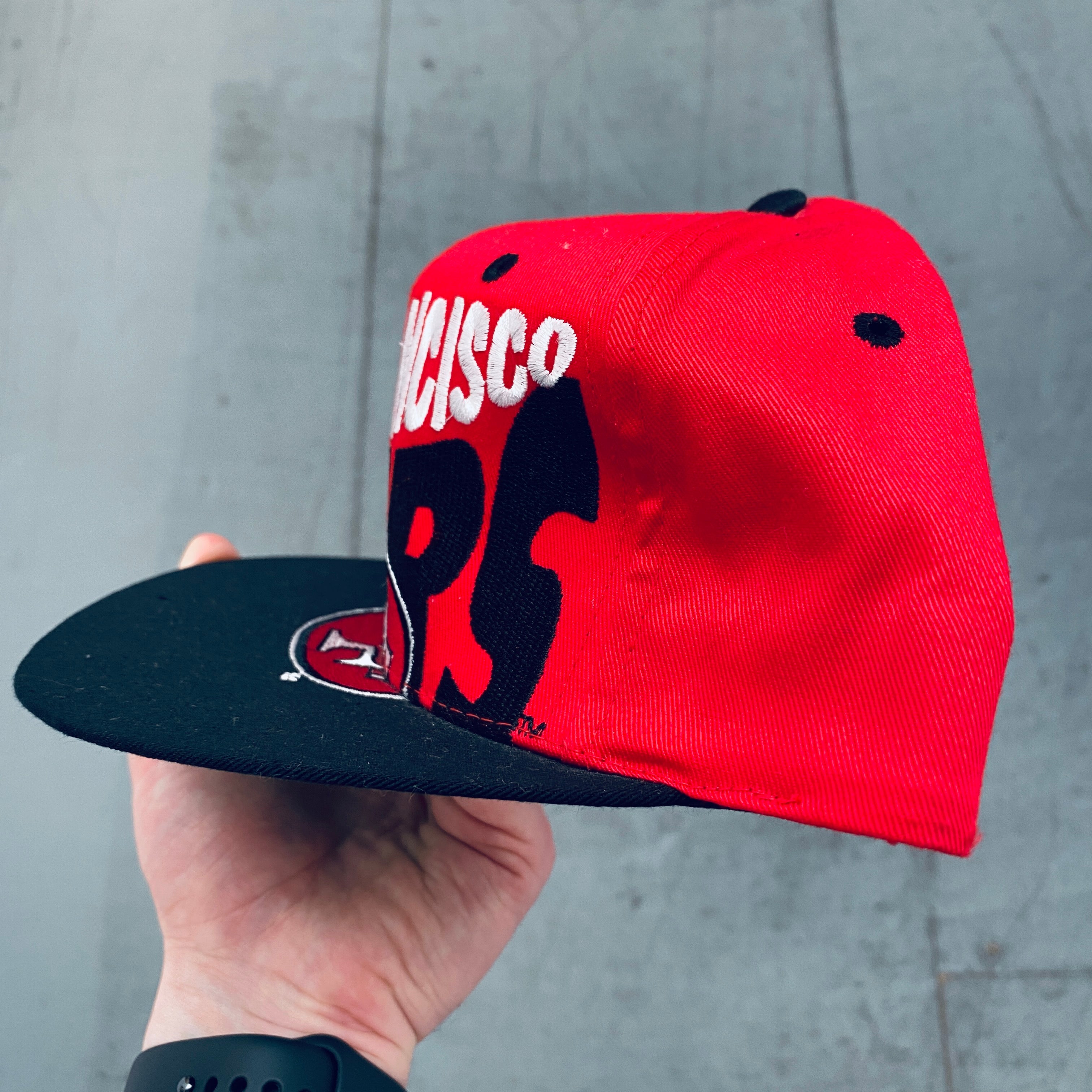 San Francisco 49ers Vintage 1990s Logo Embroidered Snapback Hat - Classic NFL Football Cap for Fans, Collectors & Streetwear Fashion