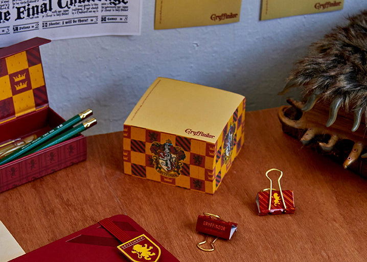 Harry Potter Gryffindor Memo Cube - Classic Collectible Stationery for Notes & Reminders | Perfect for Office, School & Harry Potter Fans Gifts