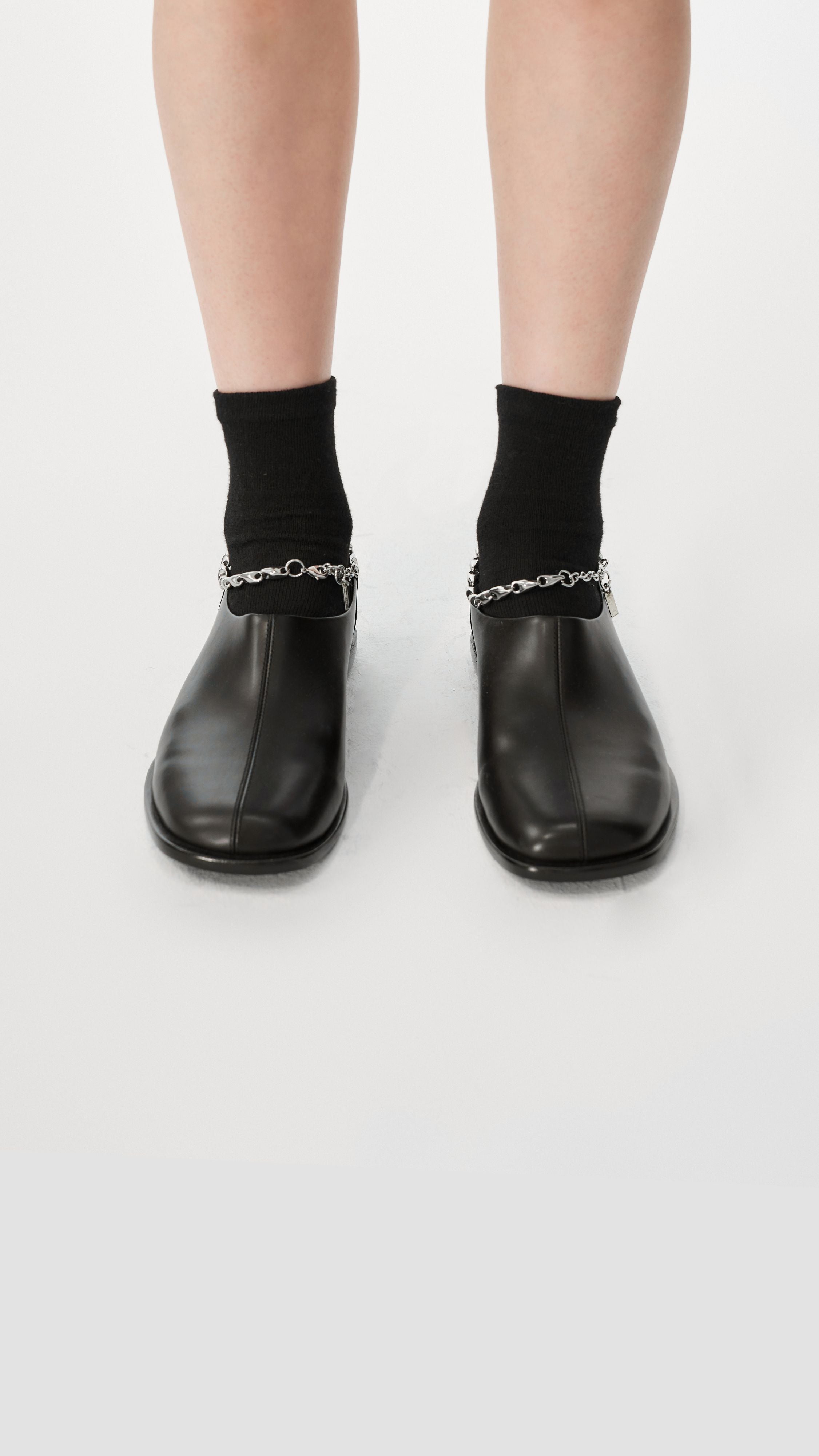 Stylish Leather Chain Flat Shoes for Women - Comfortable & Trendy Loafers for Casual Outings, Office Wear & Everyday Fashion