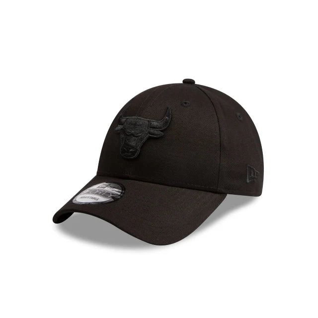 New Era Chicago Bulls Black on Black 9FORTY Adjustable Snapback Hat - Official NBA Licensed Cap for Men & Women - Perfect for Basketball Games, Streetwear Fashion & Sports Fans