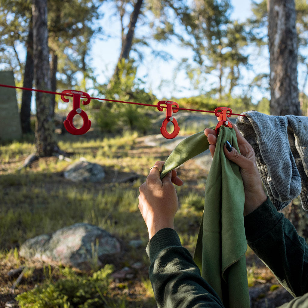 Coghlan's 4-Pack Heavy Duty Anchor Clips for Camping, Hiking, Backpacking - Secure Tarps, Tents, and Gear Outdoors