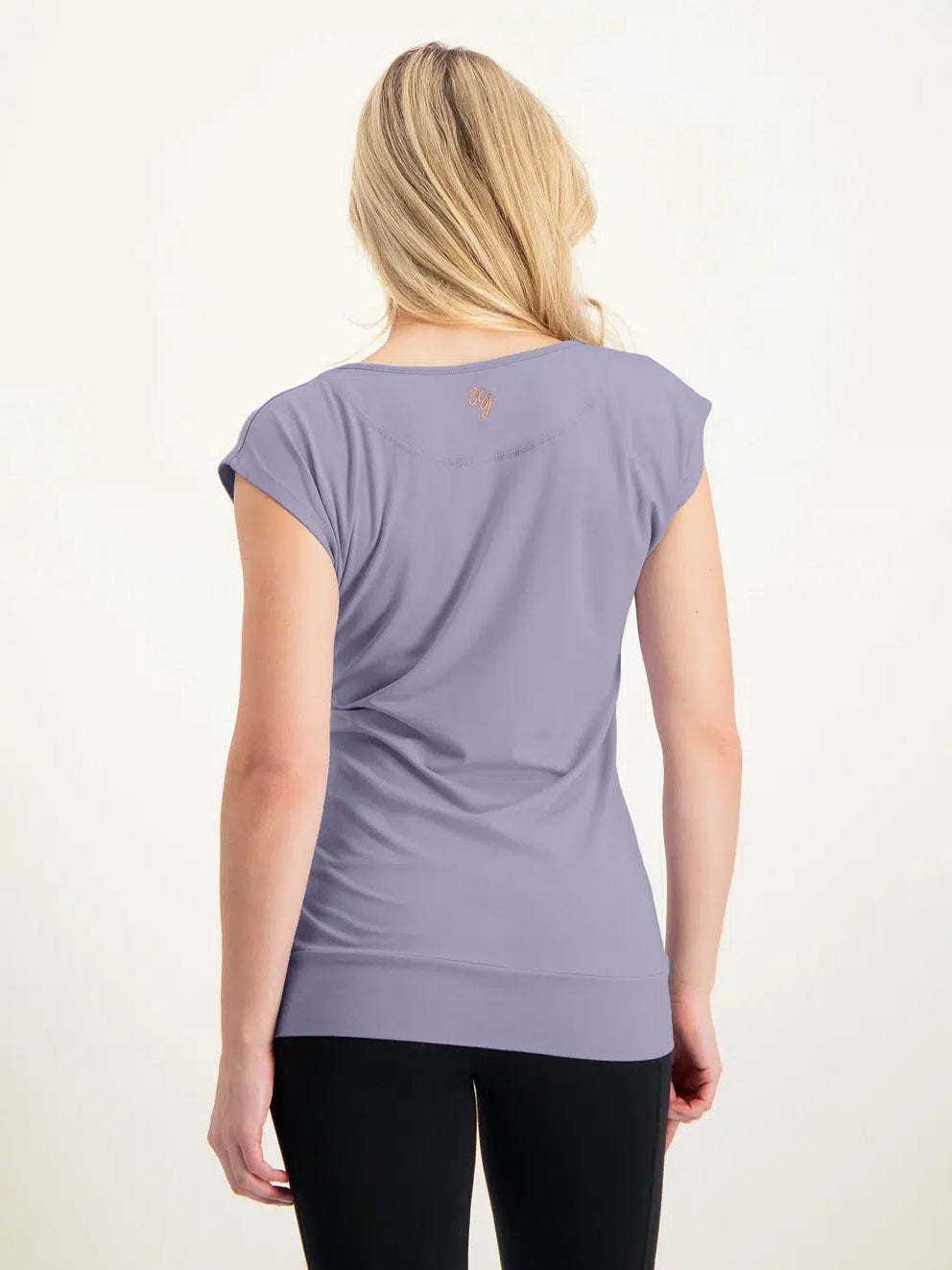 Urban Goddess Asana Yoga Tee - Comfortable Women's Yoga Shirt in Lilac for Yoga, Meditation & Active Lifestyle