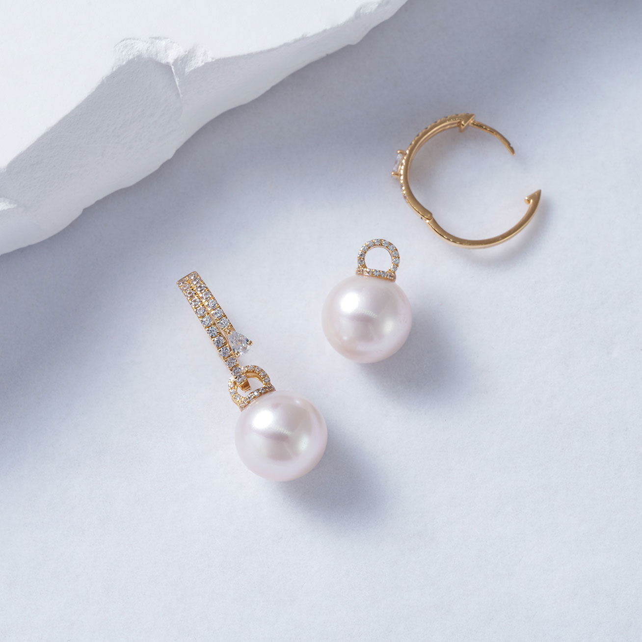 18K Solid Gold Pearl Earrings for Women - Classic Stud Earrings with Real Pearls - Perfect for Weddings, Parties & Special Occasions - KE00170