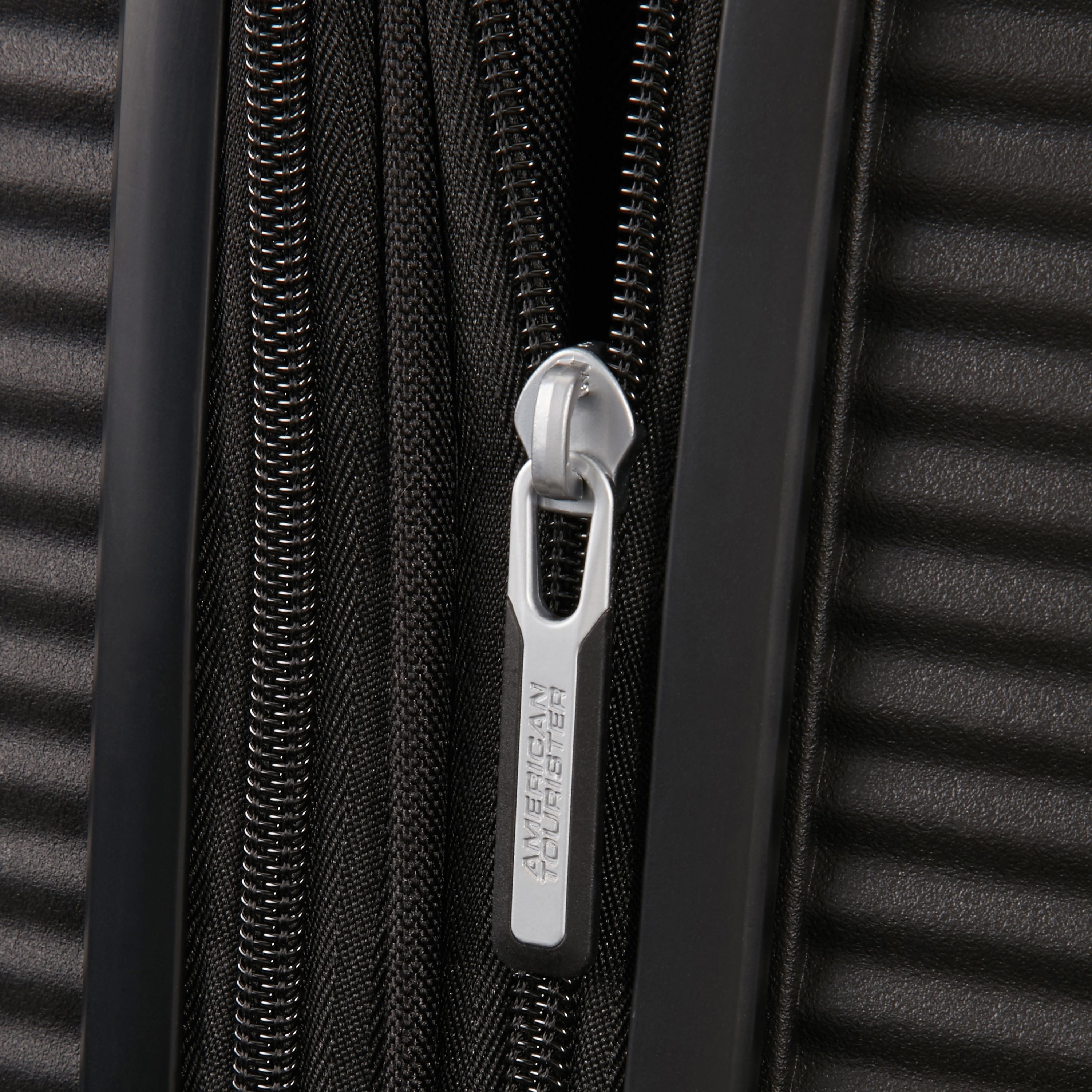 American Tourister Curio 3-Piece Expandable Spinner Luggage Set - Lightweight Suitcase for Travel, Business Trips & Family Vacations