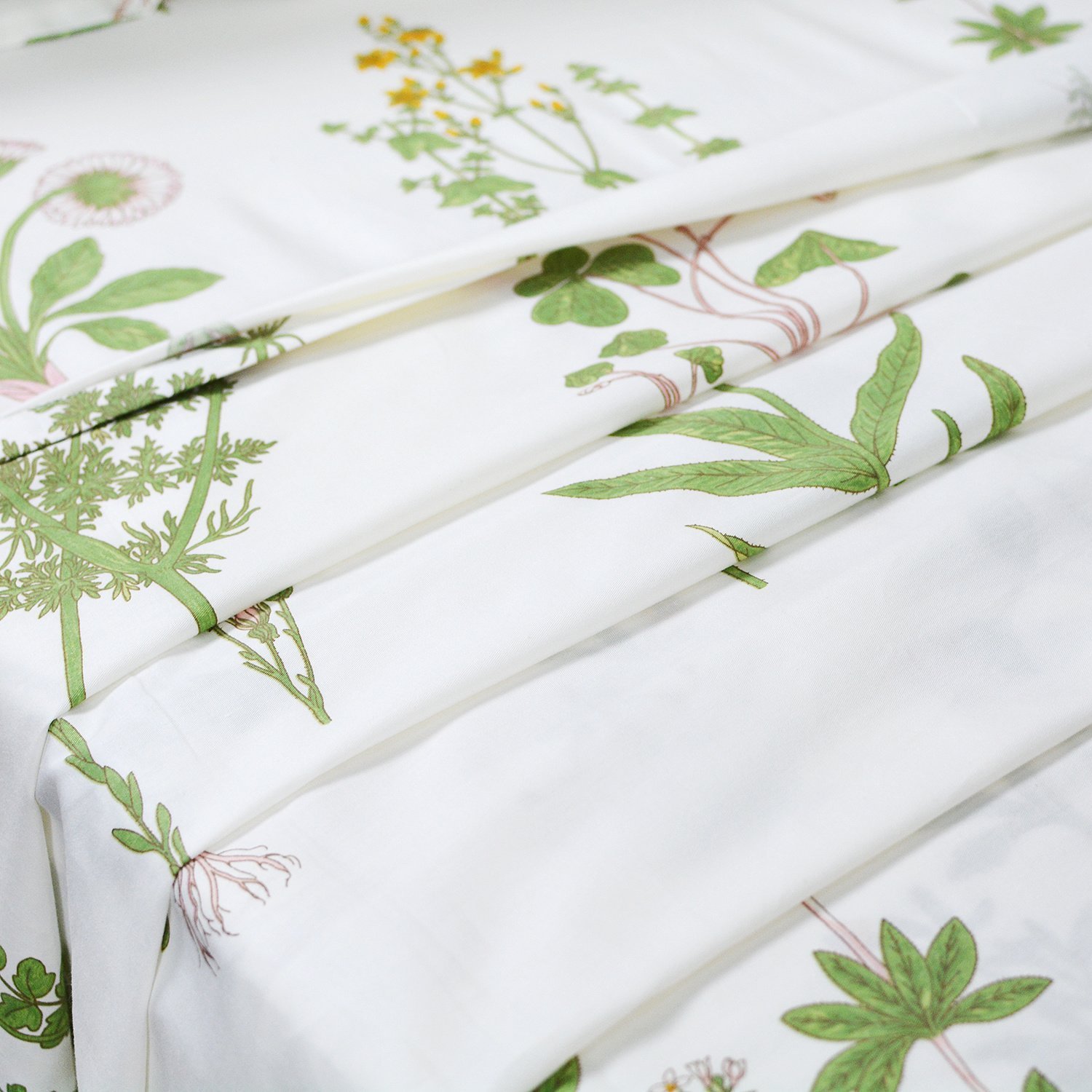FADFAY 100% Cotton 4-Piece Bed Sheet Set - Green Floral Print (1 Flat Sheet, 1 Fitted Sheet, 2 Pillowcases) - Soft & Comfortable Twin XL Bedding for Dorm, Guest Room & Home Decor