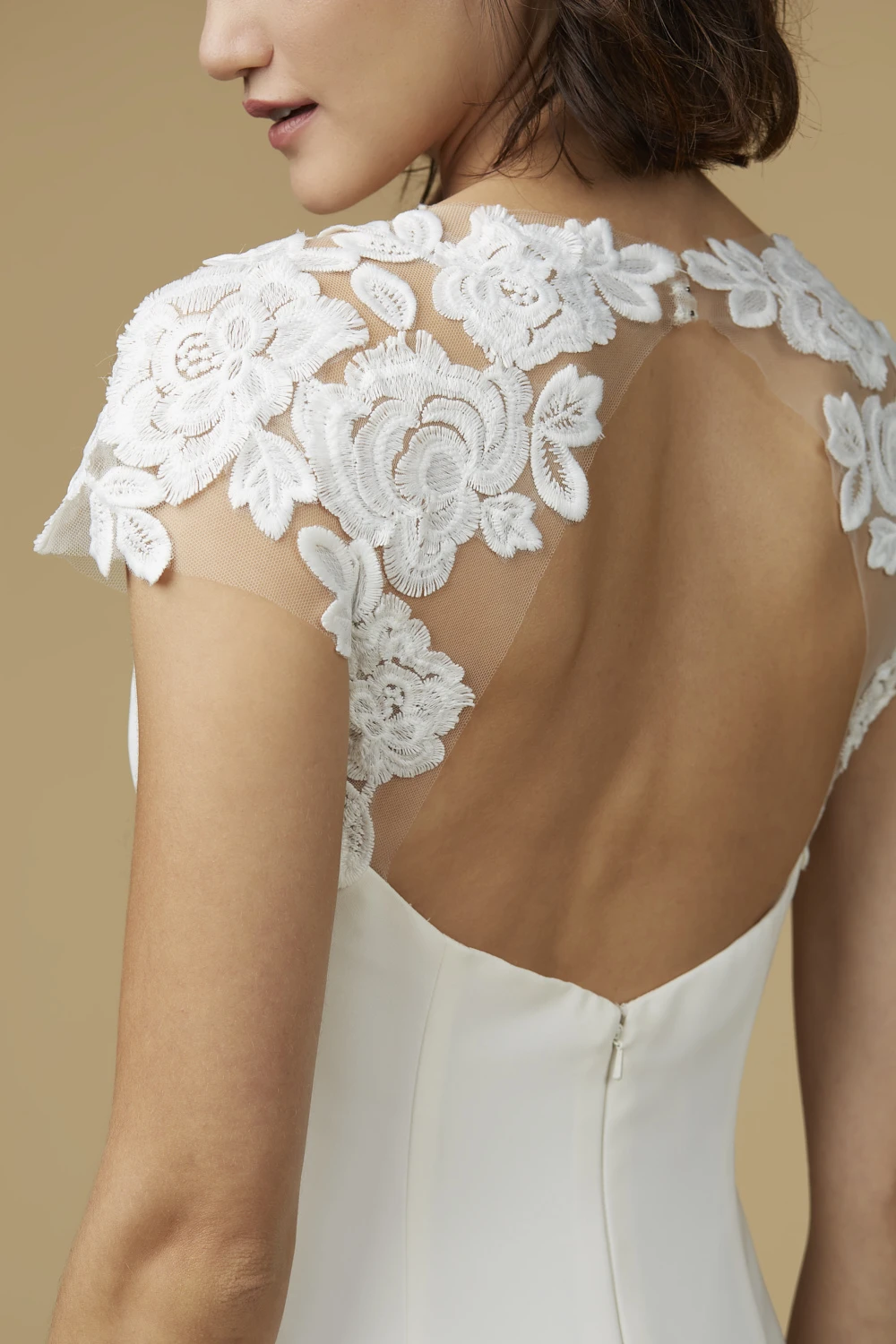 Amsale Amanda Wedding Gown - Elegant Lace Bridal Dress for Bride, Perfect for Church Ceremony & Reception