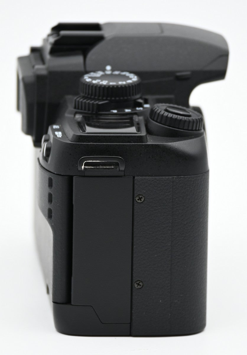 Sigma SA 7N SLR Film Camera with 28-80mm & 70-300mm Lenses - Vintage Film Photography for Travel, Street & Portrait Shooting