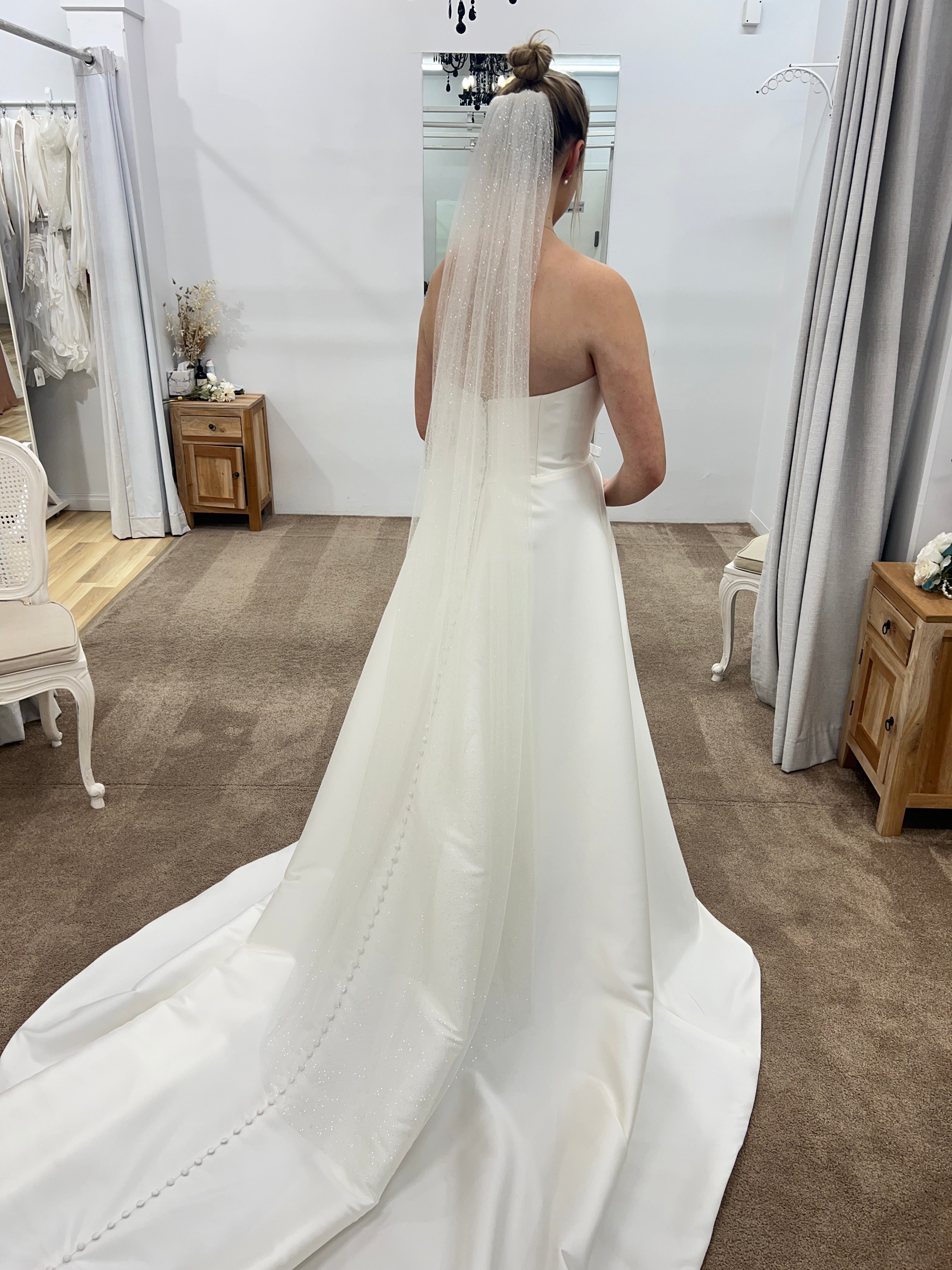 Starlight Glitter Veil 2024 | Sparkling Wedding Accessory for Brides & Prom | Perfect for Evening Gowns & Special Occasions