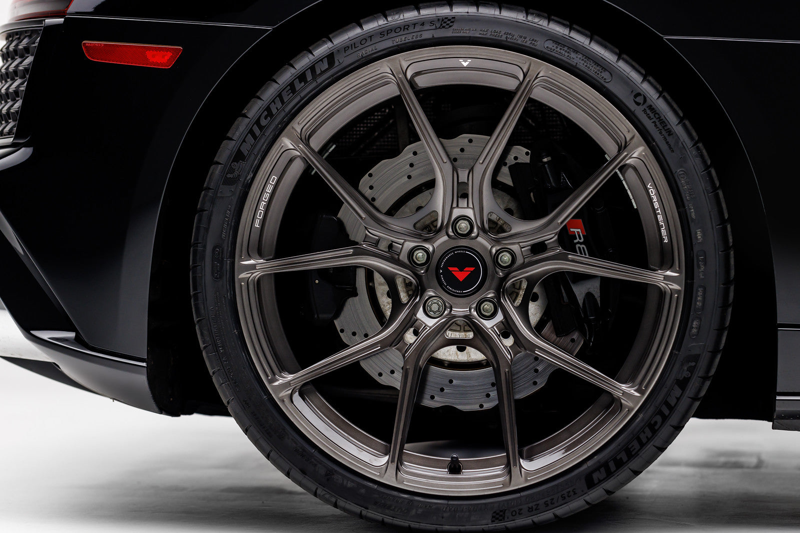 Audi R8 20 VPX 101 Liquid Smoke - High Performance Car Accessory for Racing & Car Enthusiasts - Perfect for Track Days & Auto Shows