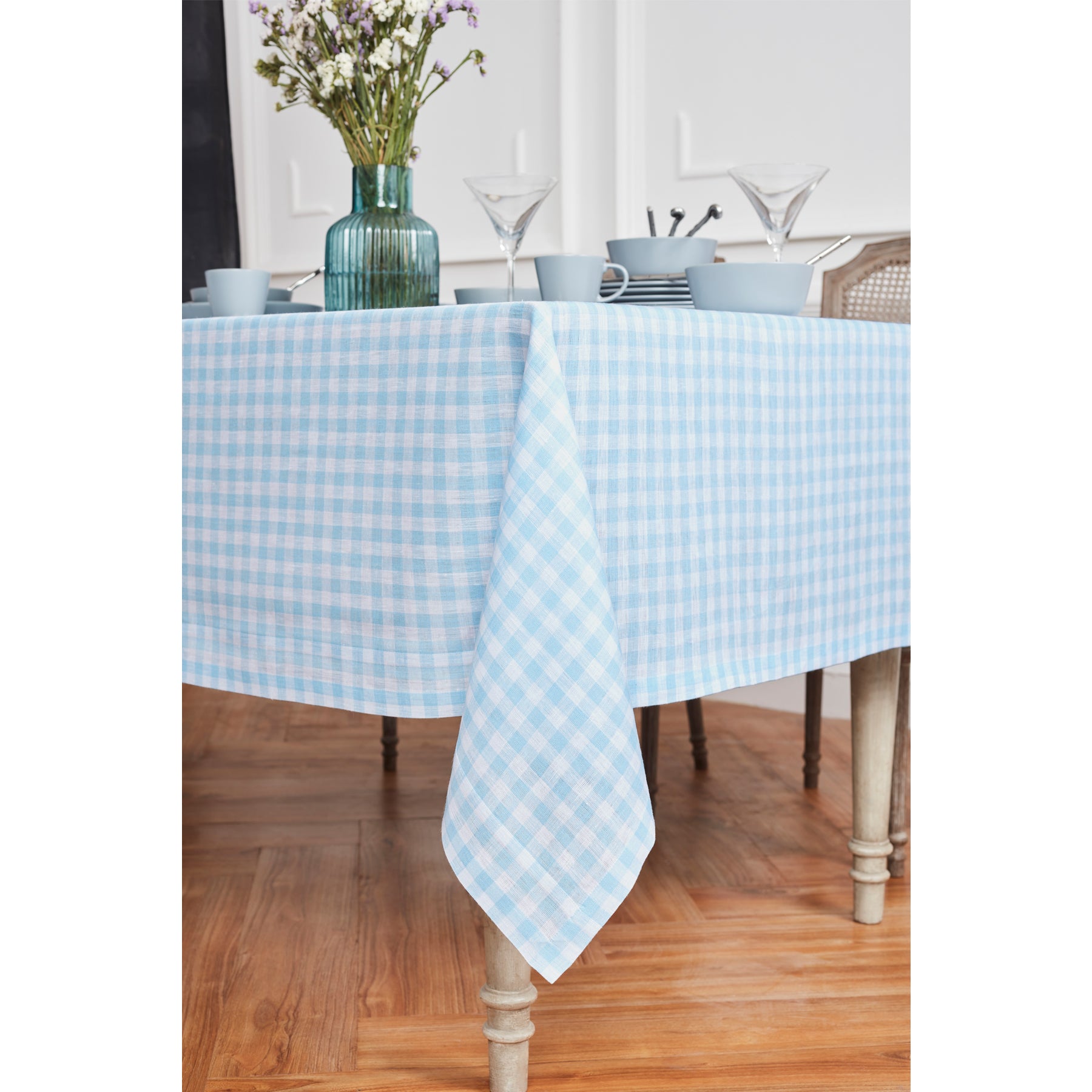 Stylish Red and White Checkered Gingham Tablecloth - Perfect for Picnics, BBQs, and Outdoor Dining