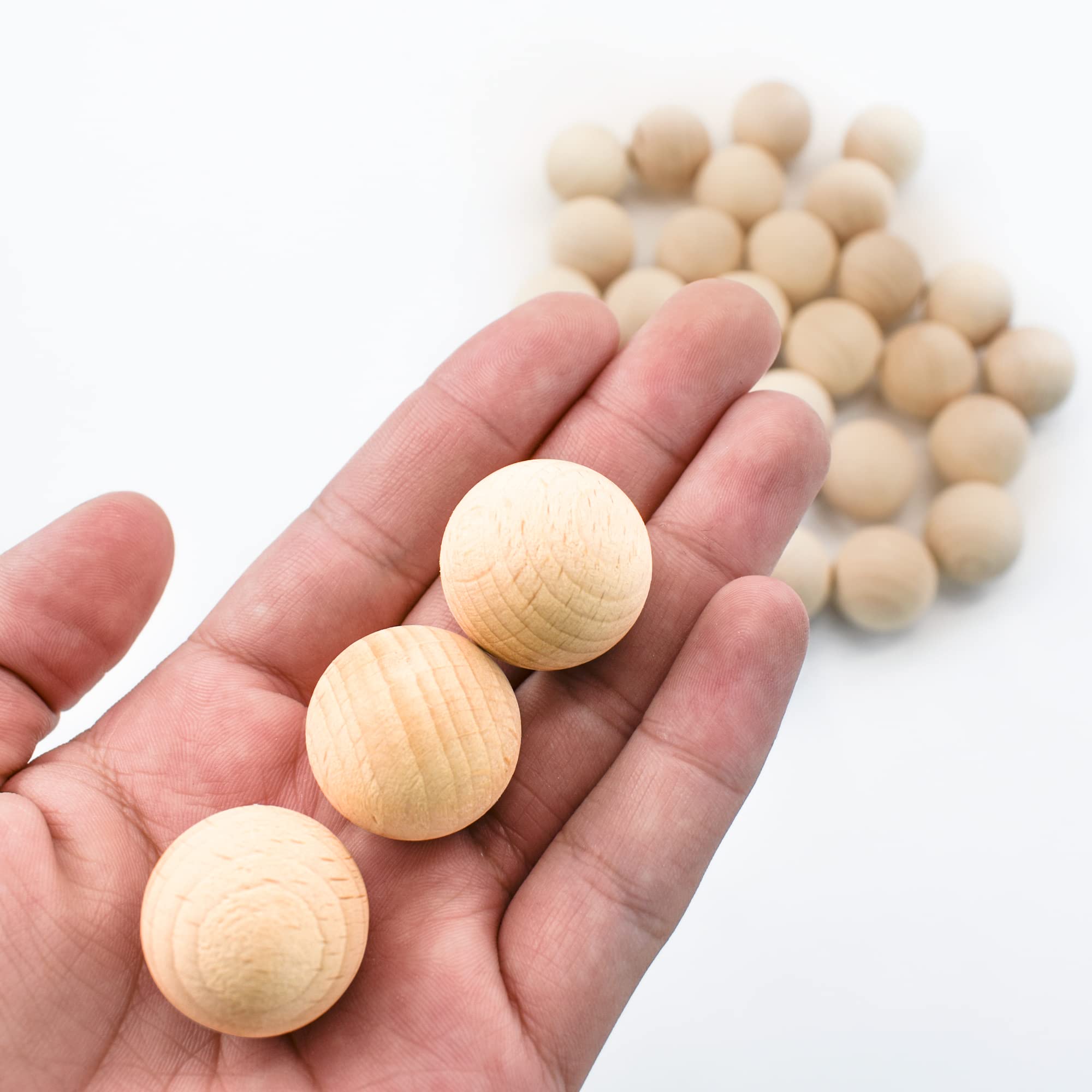Enkrio 1 Inch Unfinished Hardwood Wooden Balls - 100pcs Natural Round Wood Craft Balls for DIY Projects, Jewelry Making, Home Décor & Art Design - Perfect for Christmas Ornaments, Bead Crafts and Wall Decor