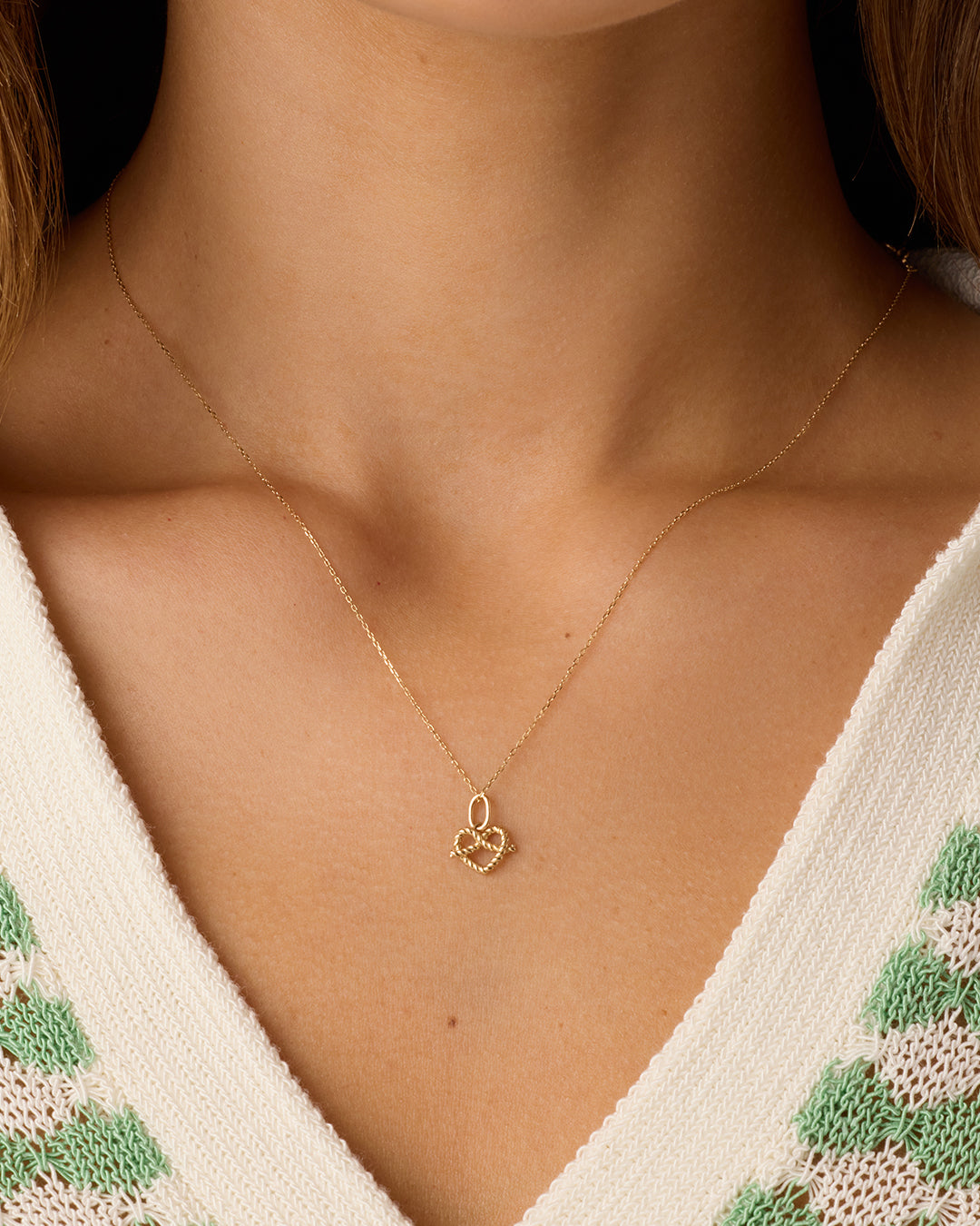 14K Gold Love Knot Charm Necklace for Women - Dainty Elegant Jewelry Gift for Anniversary, Valentine's Day & Special Occasions