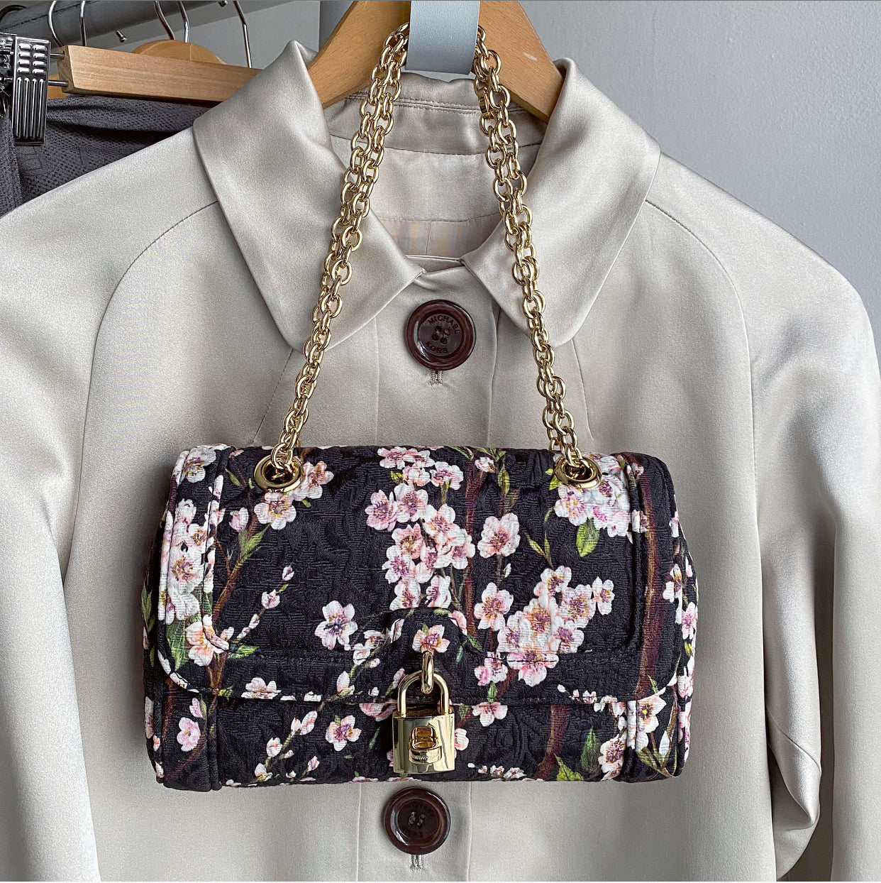 Dolce & Gabbana Women's Floral Jacquard Lock Flap Shoulder Bag - Elegant Crossbody Purse for Date Night & Special Occasions