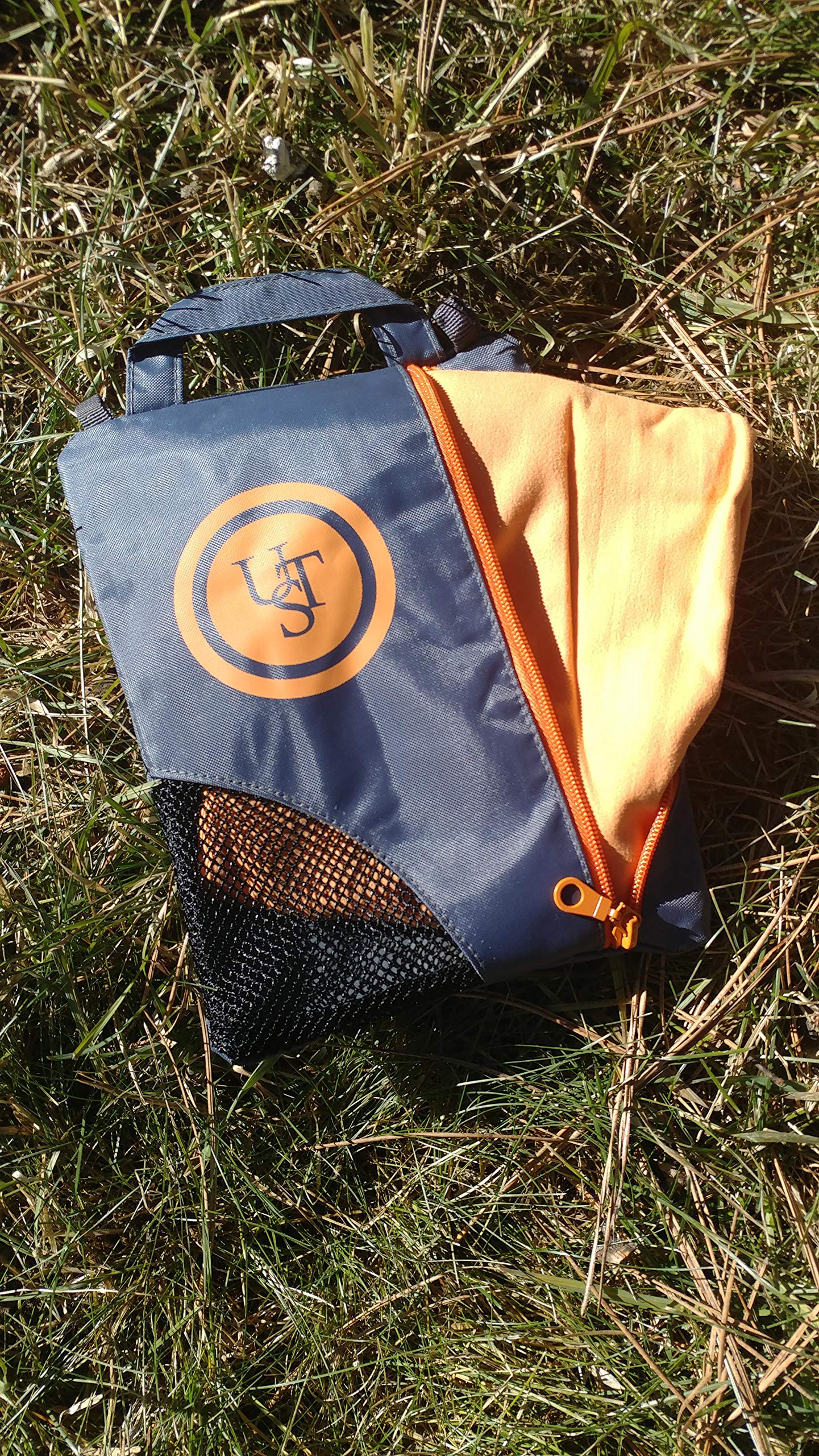 UST Microfiber Towel - Super Absorbent & Quick Dry Sports Towel with Lightweight Carry Bag for Gym, Camping, Hiking, Backpacking, Kayaking & Outdoor Activities | Perfect for Travel, Beach & Fitness