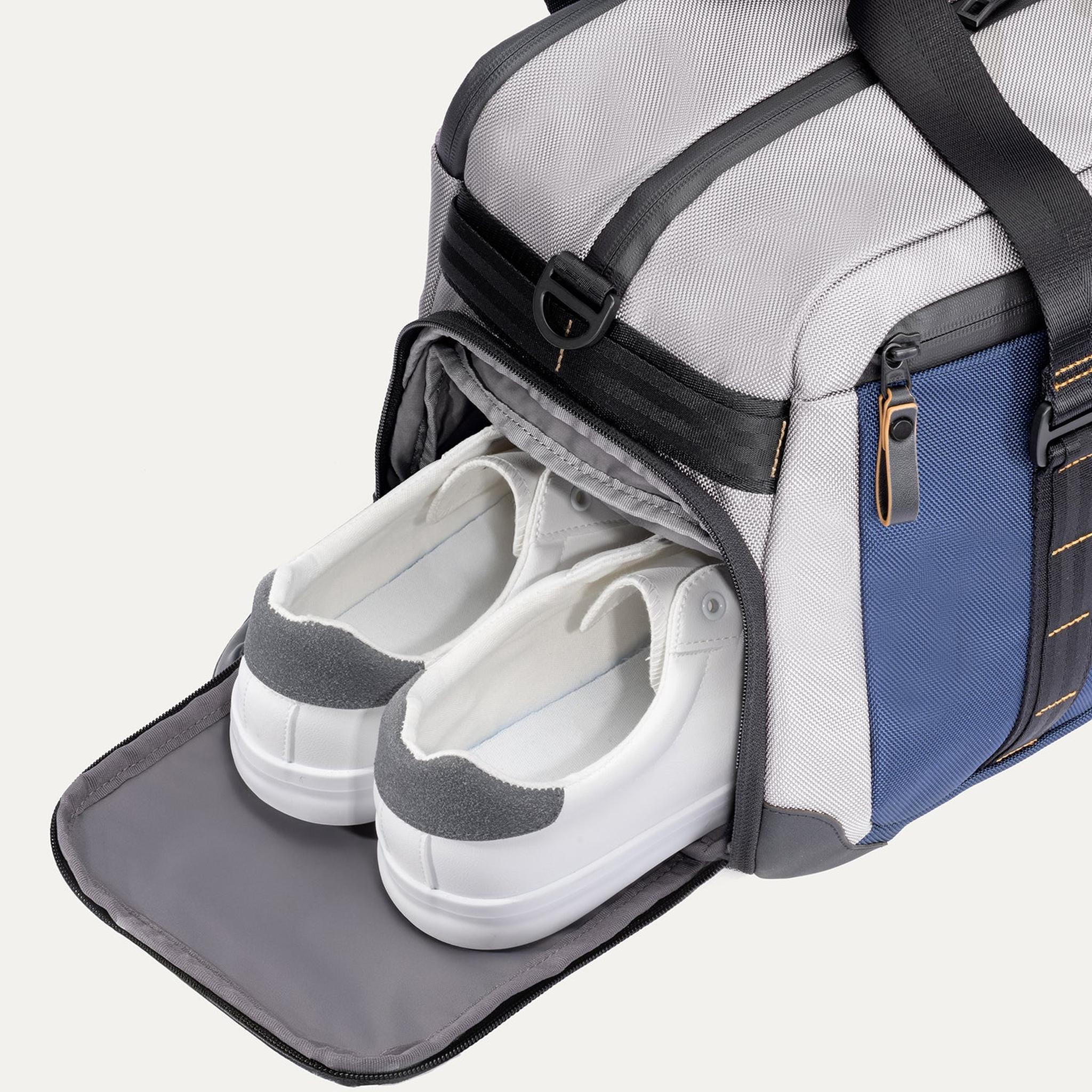 Travelpro Altitude Day to Day Duffel Bag - Lightweight Carry-On Luggage for Business & Weekend Travel - Perfect for Gym, Work & Overnight Trips