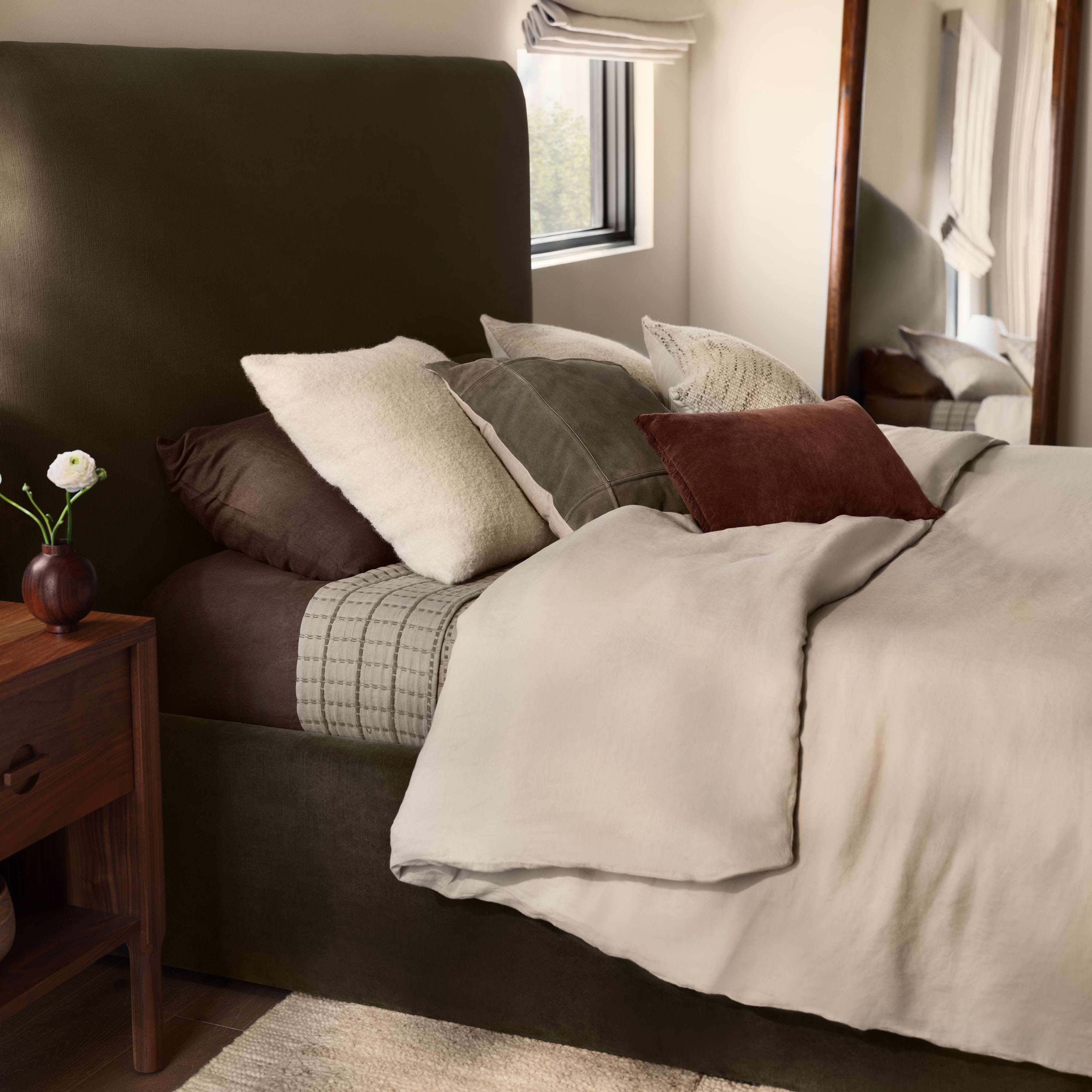 Alpine Bed with Low Headboard - Modern Minimalist Wooden Platform Bed Frame for Bedroom - Perfect for Small Spaces, Apartments, and Guest Rooms