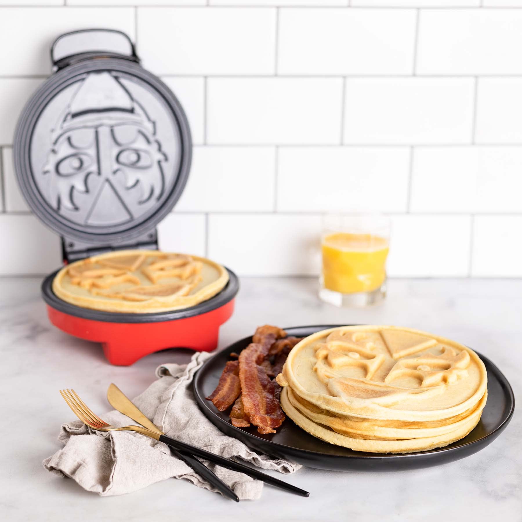 Uncanny Brands KISS Demon Waffle Maker - Official KISS Army Themed Breakfast Appliance for Fans | Perfect for Halloween Parties, Rock-Themed Events & Gift Giving
