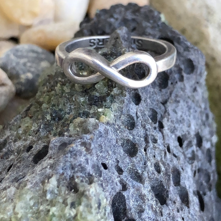 Sterling Silver Infinity Ring for Sisters - Size 5 - Elegant Promise & Friendship Jewelry Gift for Women - Perfect for Anniversaries, Birthdays & Special Occasions