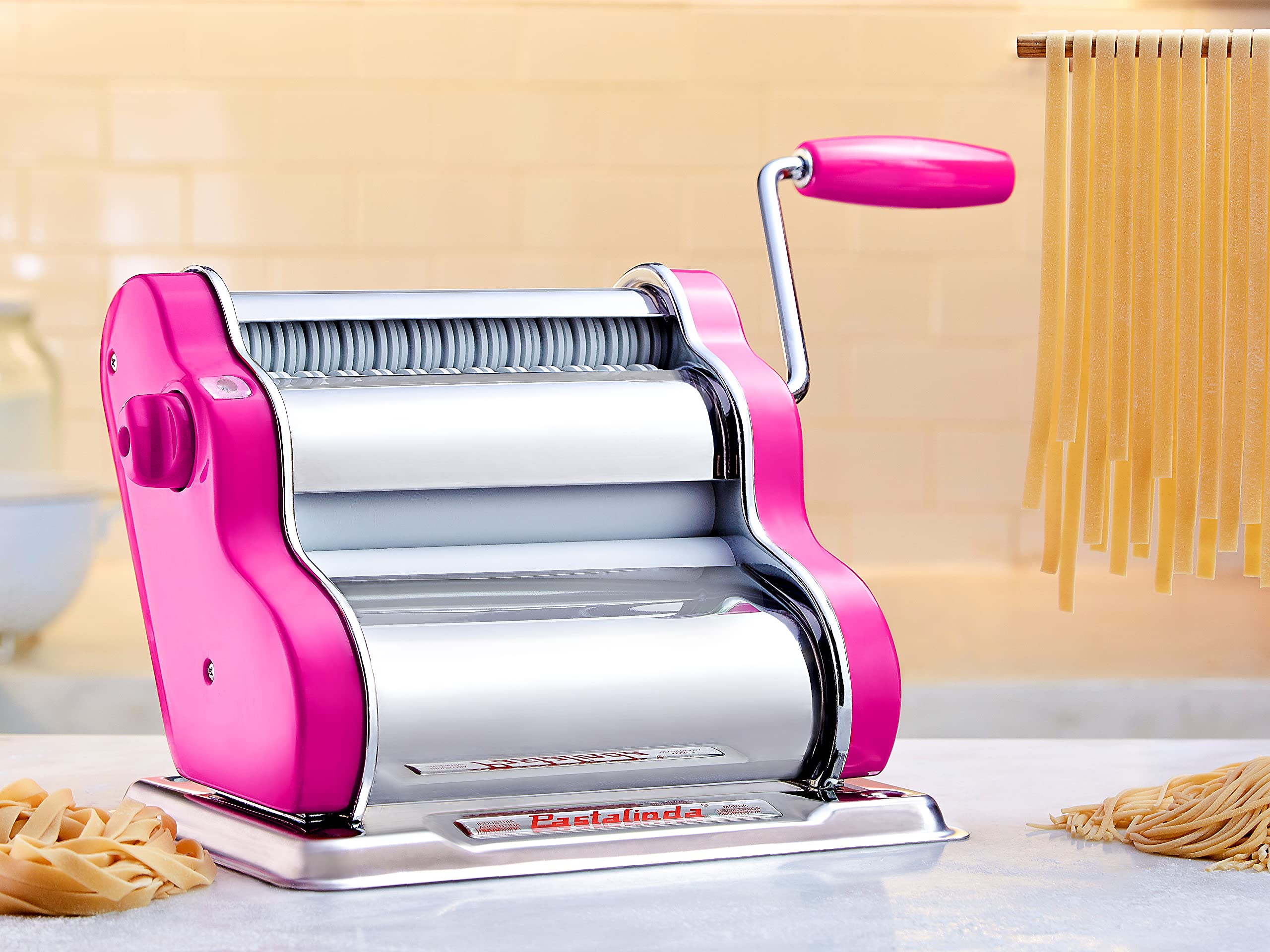 PASTALINDA Classic 200 Pasta Maker Machine - 20cm Wide Rollers, 9 Thickness Settings, 2 Cutting Options, Stainless Steel with Reinforced Hand Crank & Clamps (Fuchsia Pink) | Perfect for Homemade Pasta, Ravioli, Lasagna & Italian Cooking | Ideal Kitchen Gift for Chefs & Home Cooks