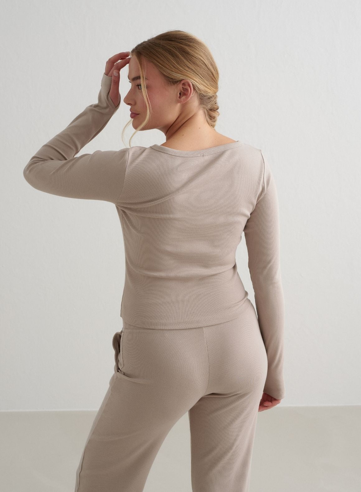 Dark Clay Ribbed Long Sleeve T-Shirt for Women - Soft Stretch Comfort Fit Casual & Layering Essential for Fall & Winter