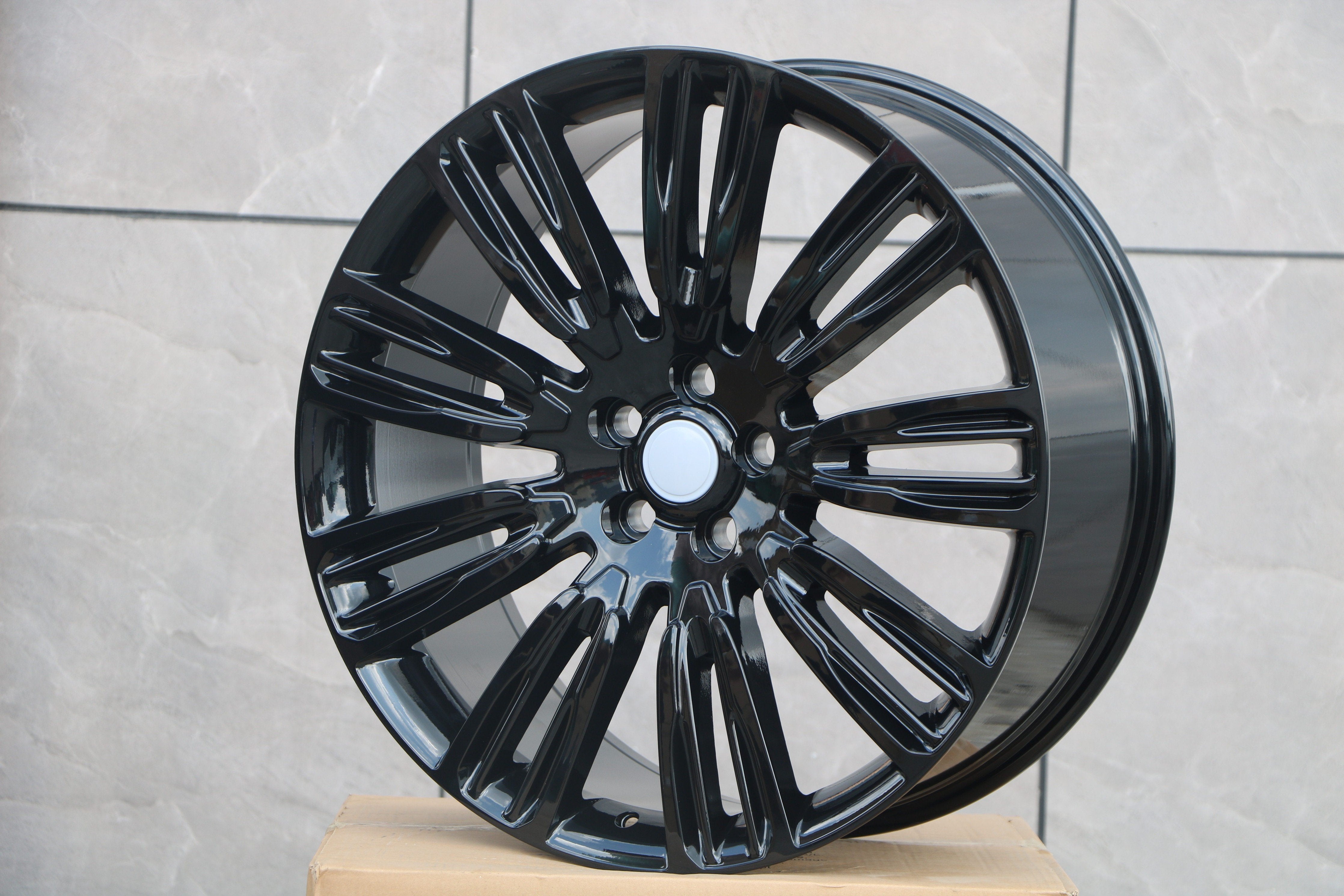 22-Inch Alloy Wheels for Range Rover Vogue, Sport, Defender, Discovery & LR3/LR4 - Premium Off-Road & Luxury SUV Rims for Enhanced Style & Performance