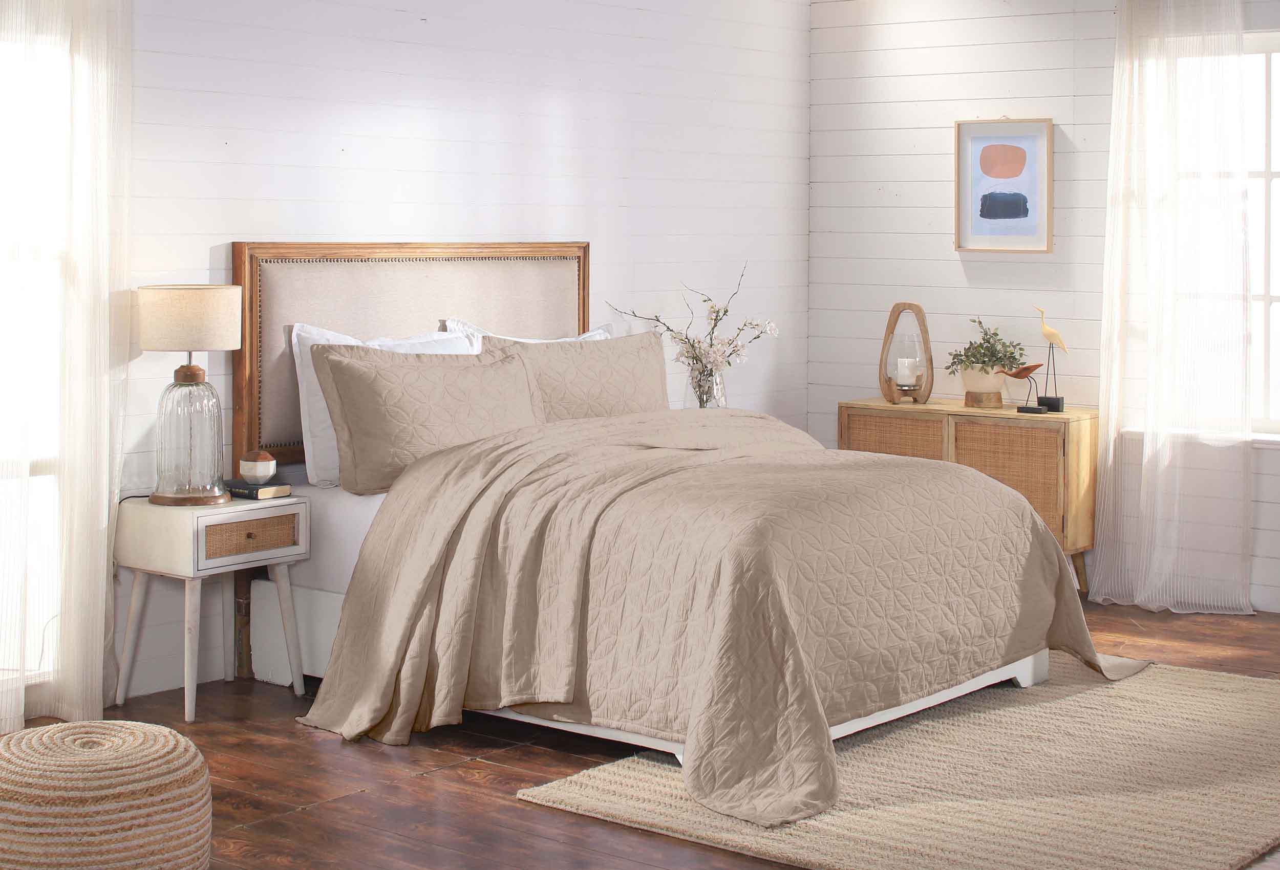 Serenity Cotton Matelasse Celtic Circle Airy Bedspread Set - Queen Size Lightweight Quilted Coverlet with All-Over Embroidery for Bedroom Decor, Guest Room & Cozy Home Styling