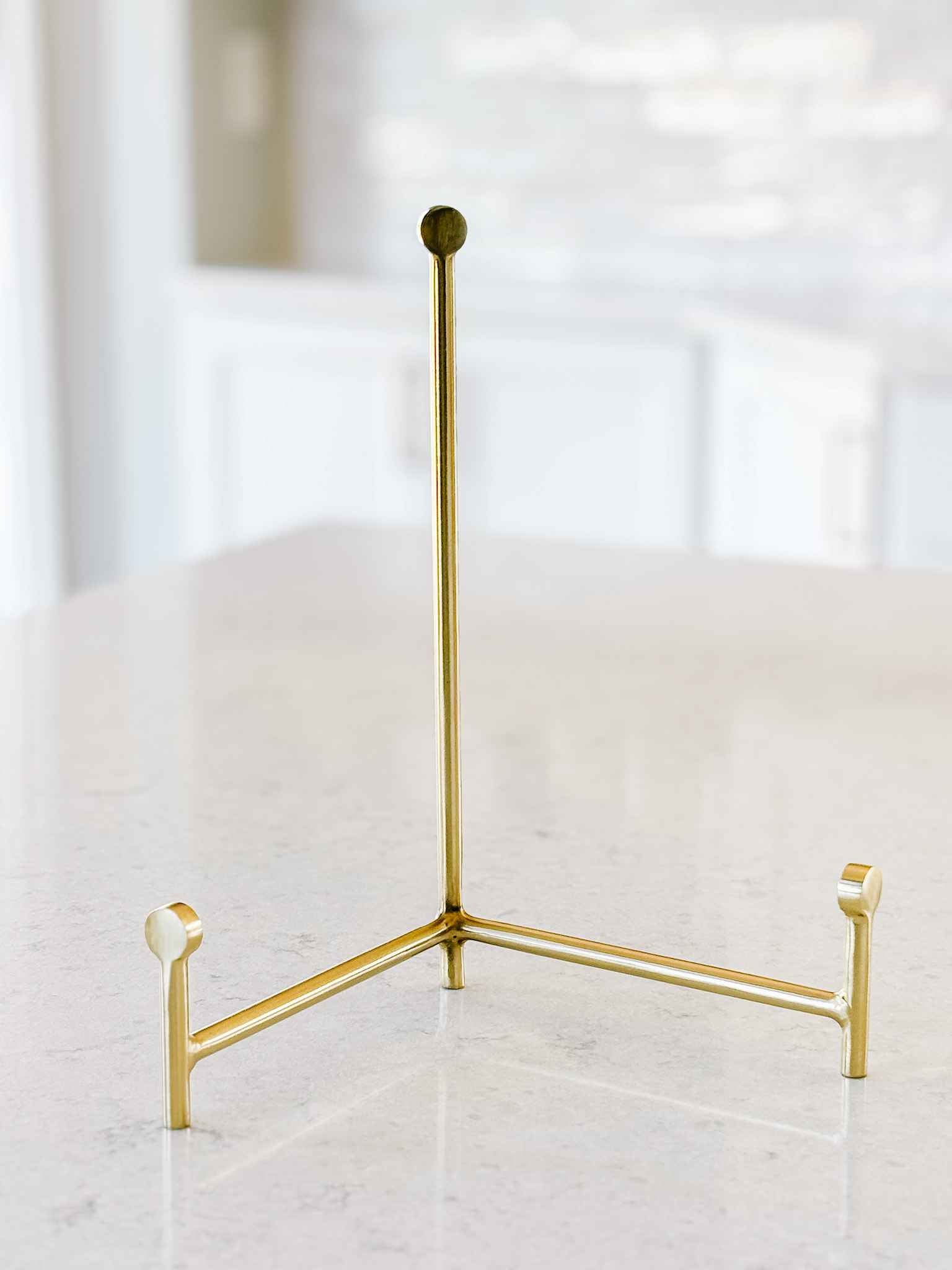 Professional Wooden Art Display Easel - Adjustable Stand for Paintings, Canvases & Posters - Perfect for Artists, Galleries & Home Decor
