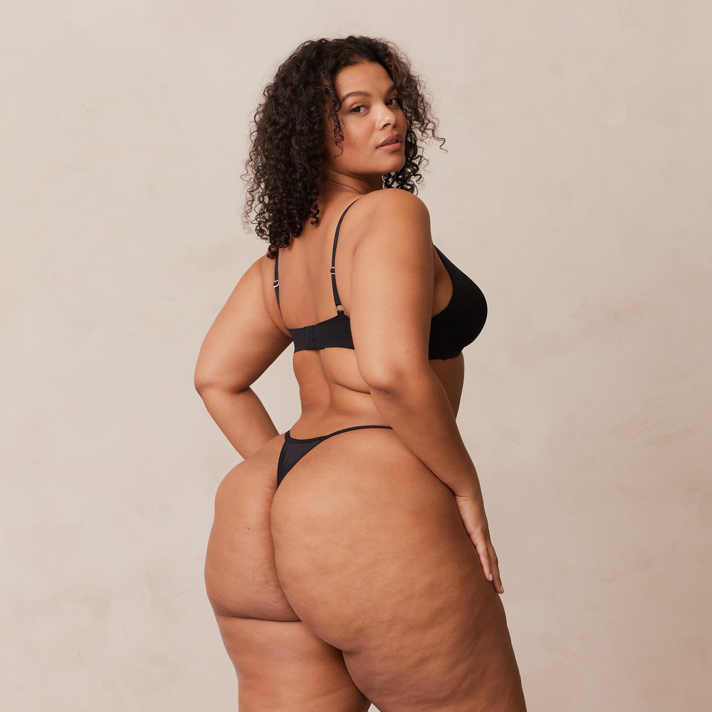 Light Non-Wired Plunge T-Shirt Bra in Black | Comfortable Everyday Wear for Work & Casual Outfits
