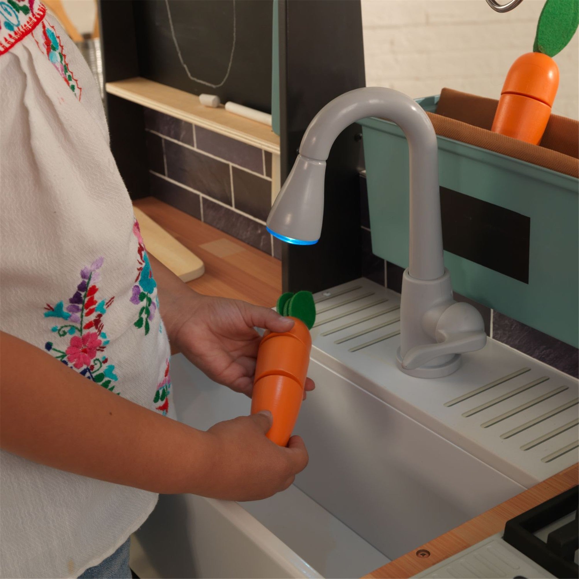 KidKraft Farm to Table Play Kitchen Toy for Toddlers - Wooden Pretend Play Set with EZ Kraft Assembly - Perfect for Imaginative Play & Early Learning at Home or Preschool