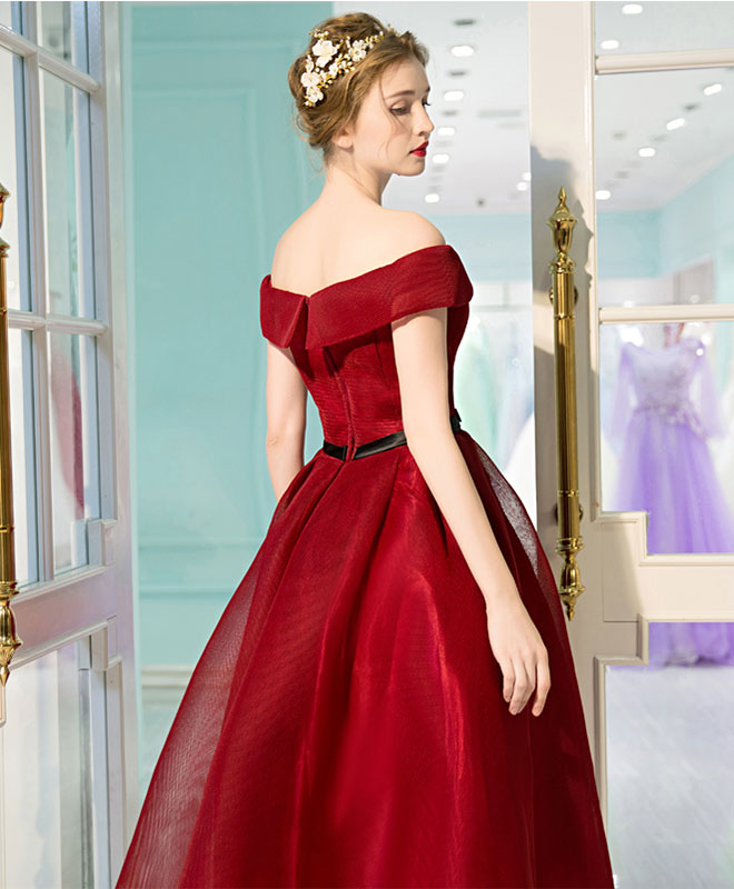 Elegant Burgundy Off Shoulder Short Prom Dress for Women - Sexy Burgundy Evening Gown for Homecoming, Cocktail Parties & Special Occasions