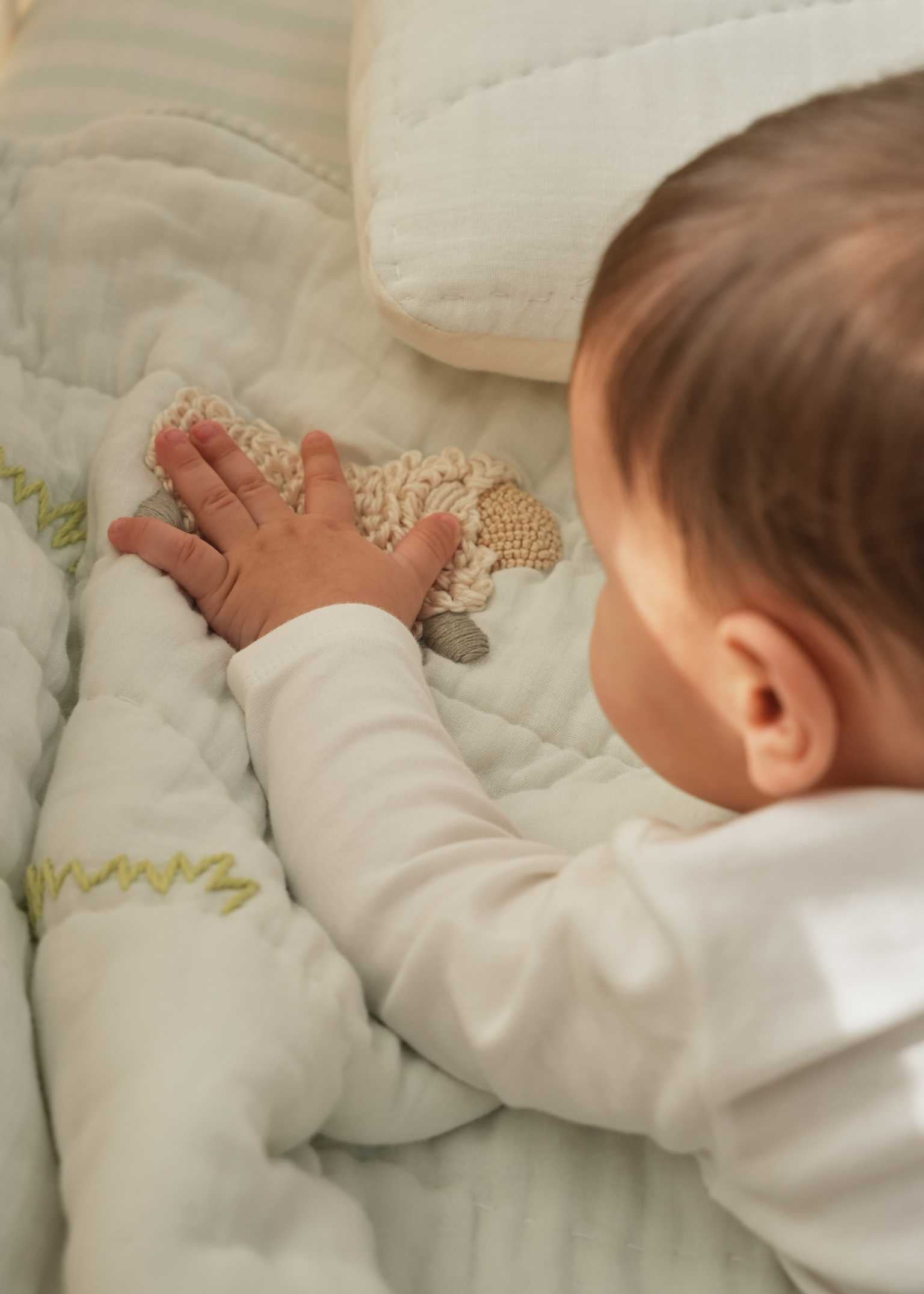 Soft and Cozy Counting Sheep Cot Bedding Set - 100% Organic Cotton Baby Crib Sheets & Blanket for Nursery, Perfect for Newborns, Infants, and Toddlers - Ideal for Bedtime, Naptime, and Nursery Decor