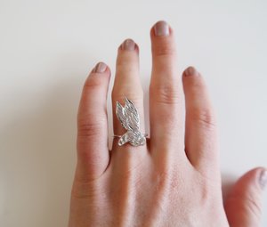 Flying Bee Ring - Elegant Honey Bee Jewelry for Women - Perfect for Everyday Wear, Parties & Gifts