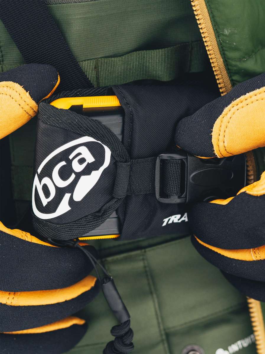 BCA Tracker 4 Avalanche Beacon 2024 - Professional Snow Safety Gear for Backcountry Skiing & Snowboarding