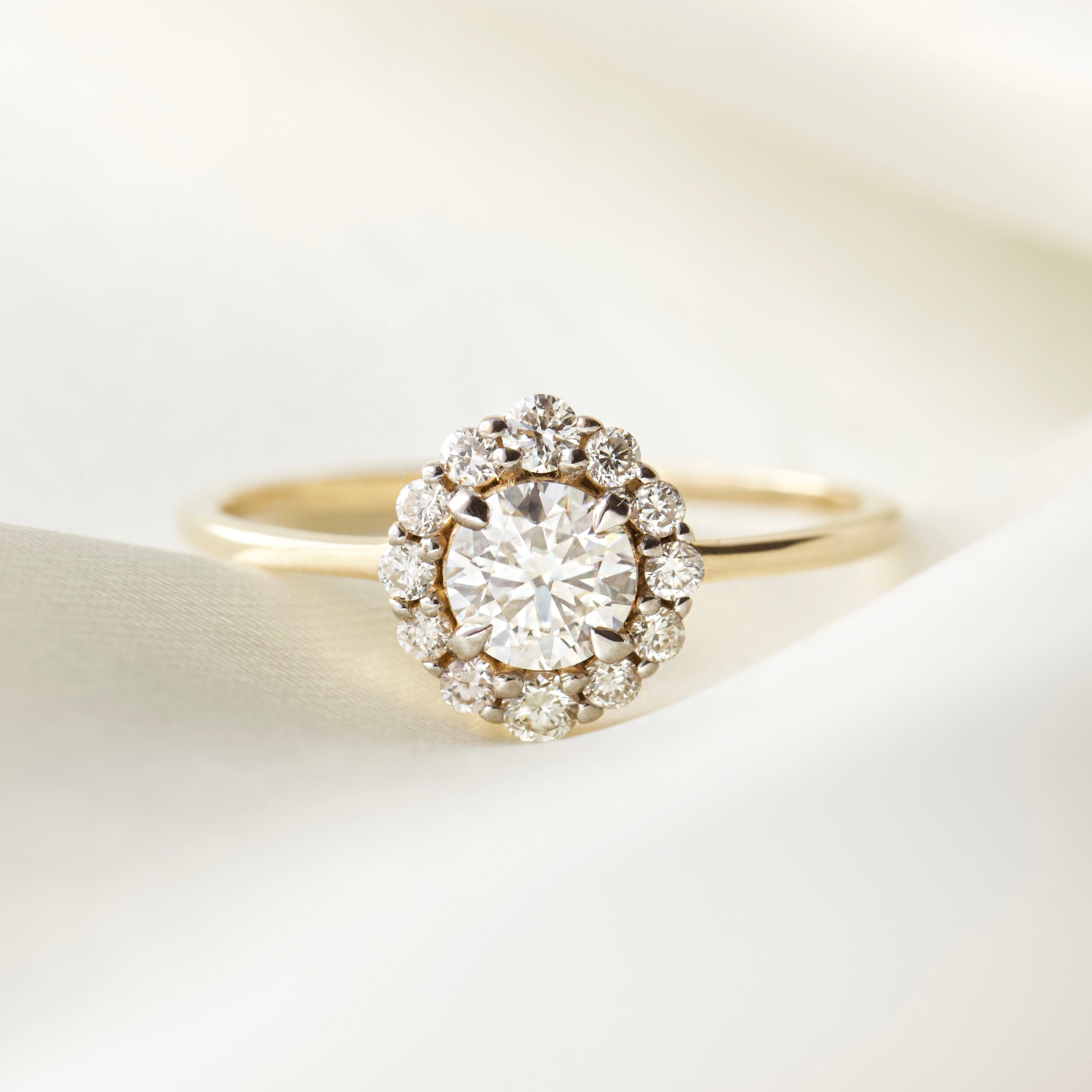 Exquisite Flora Moissanite & Diamond Cluster Ring for Women | Vintage Floral Engagement Wedding Band | Perfect for Bridal, Anniversary & Special Occasions