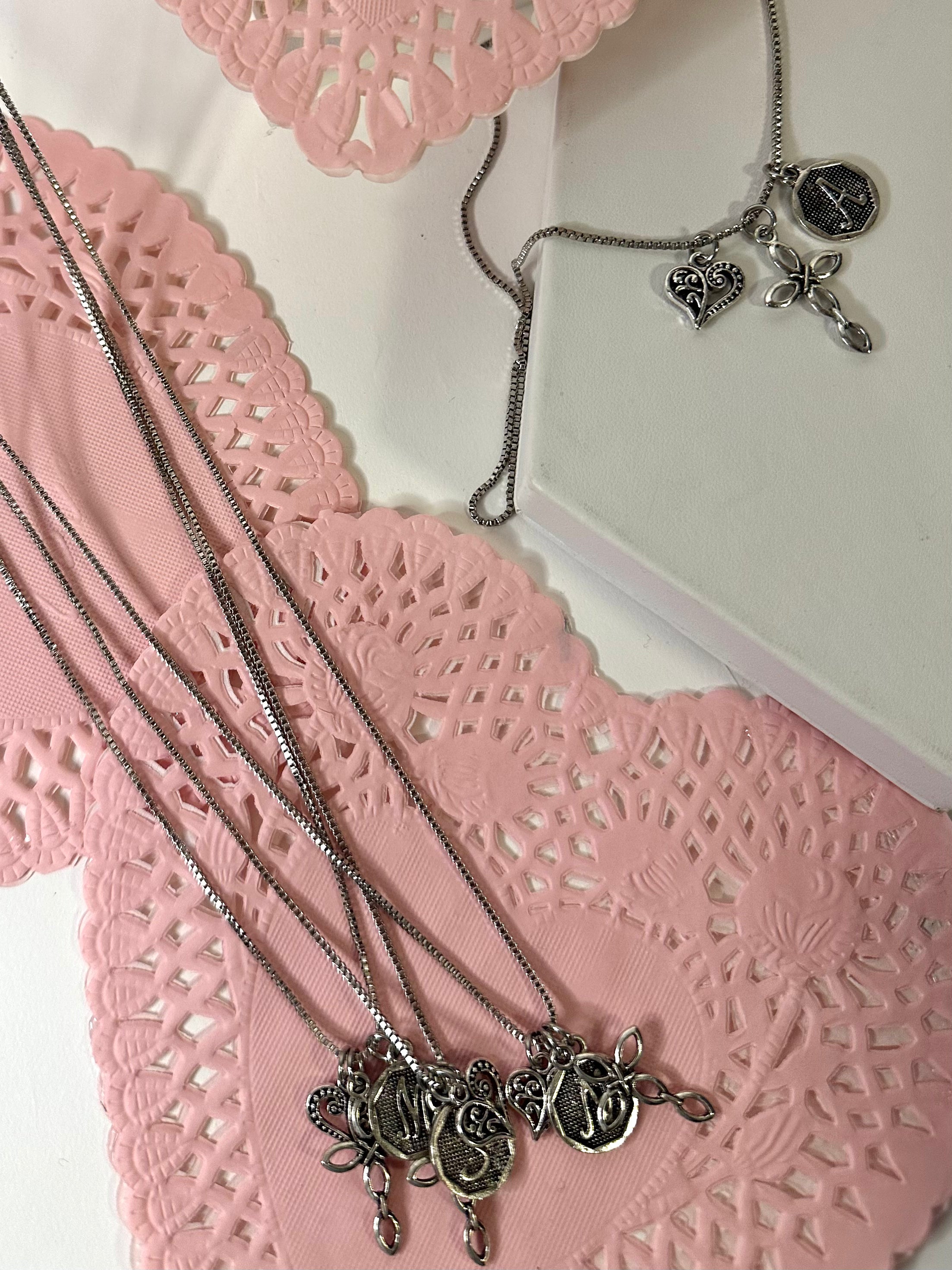 Vintage Silver Initial & Heart Charm Necklace - Personalized Name Pendant Jewelry for Women - Perfect Gift for Birthday, Anniversary & Valentine's Day