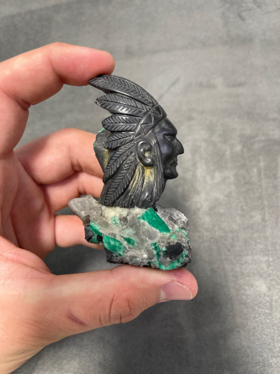 Colombian Emerald Red Skin Indian Rough Crystal Sculpture - Handcrafted Gemstone Art for Home Decor, Meditation & Spiritual Healing