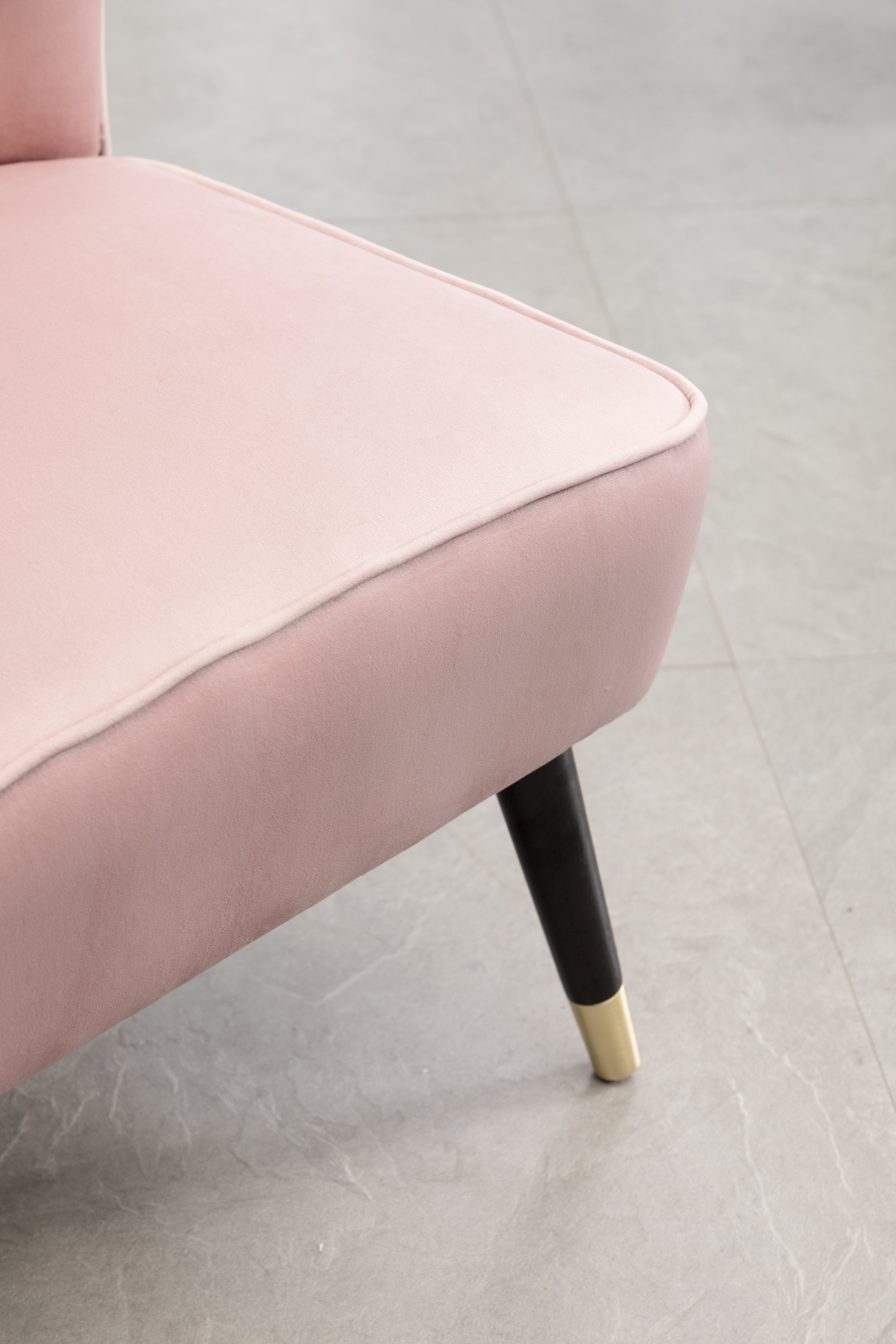 Roundhill Furniture Elon Contemporary Velvet Upholstered Accent Chair in Pink - Modern Lounge Chair for Living Room, Bedroom, or Office Decor