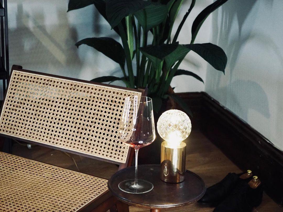 Elegant Crystal Bulb Table Lamp - Modern Home & Office Decor for Living Room, Bedroom, or Study - Perfect for Ambient Lighting & Stylish Interior Design