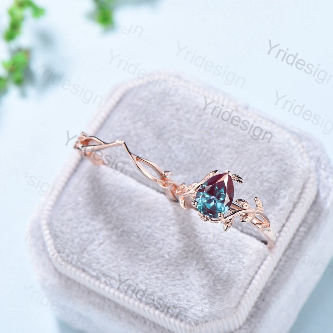 Vintage Rose Gold Alexandrite Wedding Ring Set for Women - Pear Shaped June Birthstone Engagement Ring with Leaf Vine Design, Unique Bridal Jewelry for Weddings, Anniversaries & Special Occasions
