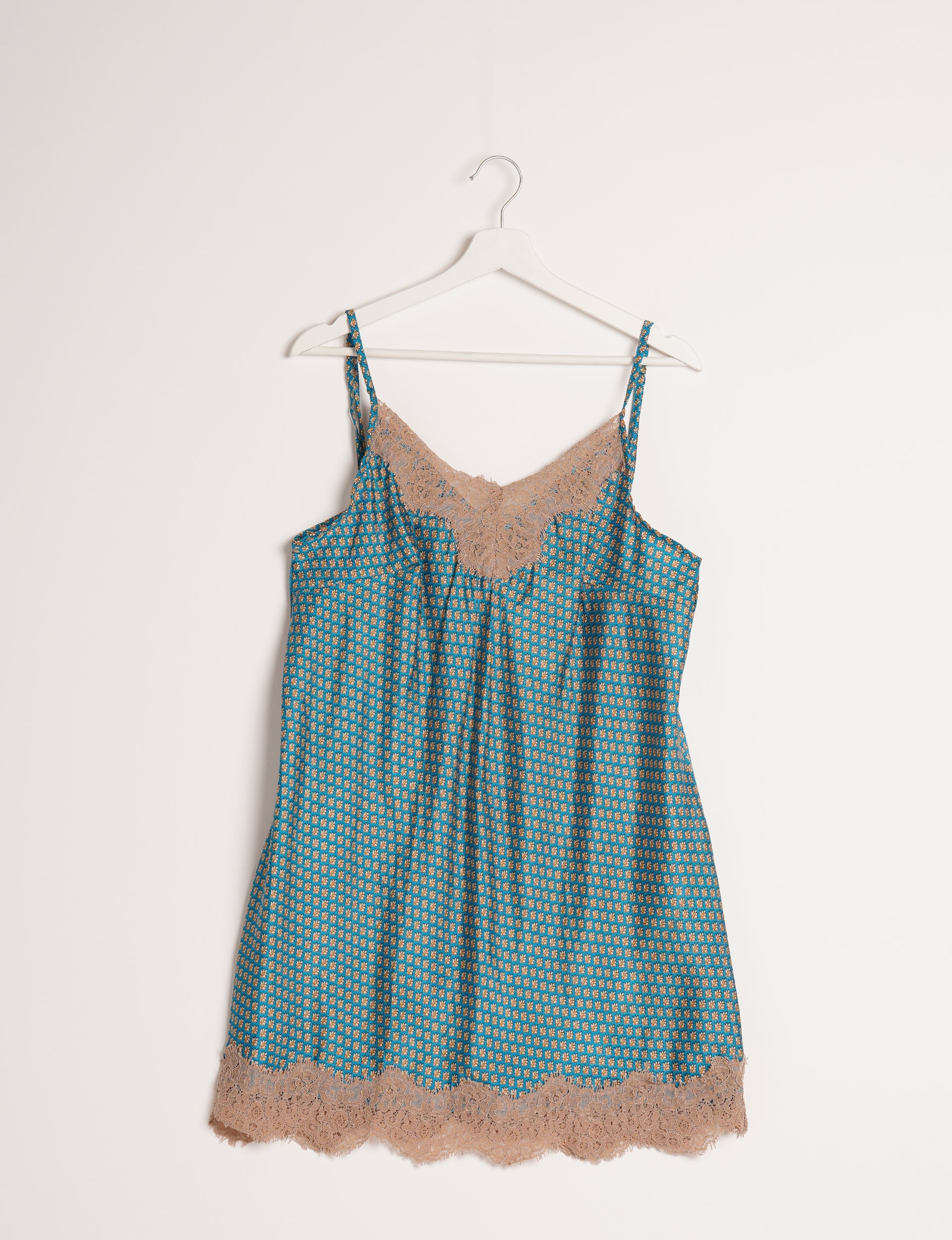 Comfortable Women's Night Dress 02 - Soft Sleepwear for Relaxing at Home or Traveling