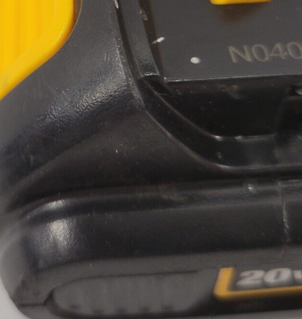 DEWALT DCB207 20V MAX Lithium-Ion Battery Pack (2.0Ah) - Compatible with DEWALT 20V Power Tools - Ideal for Drilling, Fastening & DIY Projects