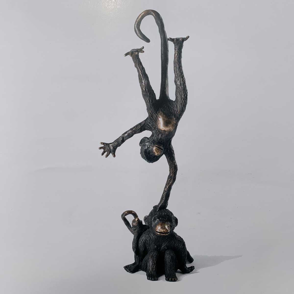 Hand-Painted Bronze Singes Sculpture - Elegant Home Decor for Living Room, Office & Garden